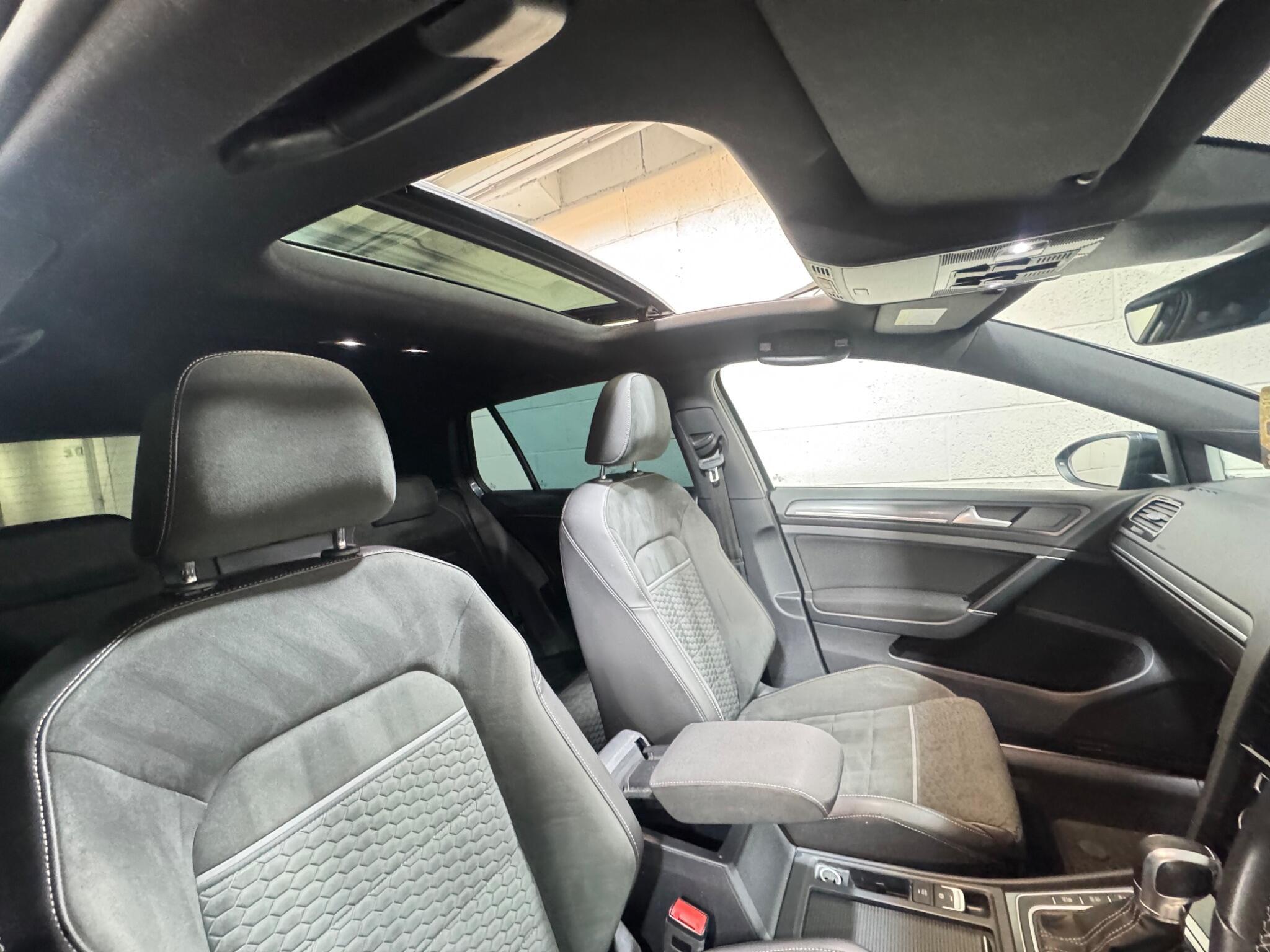 Volkswagen Golf - Image 12