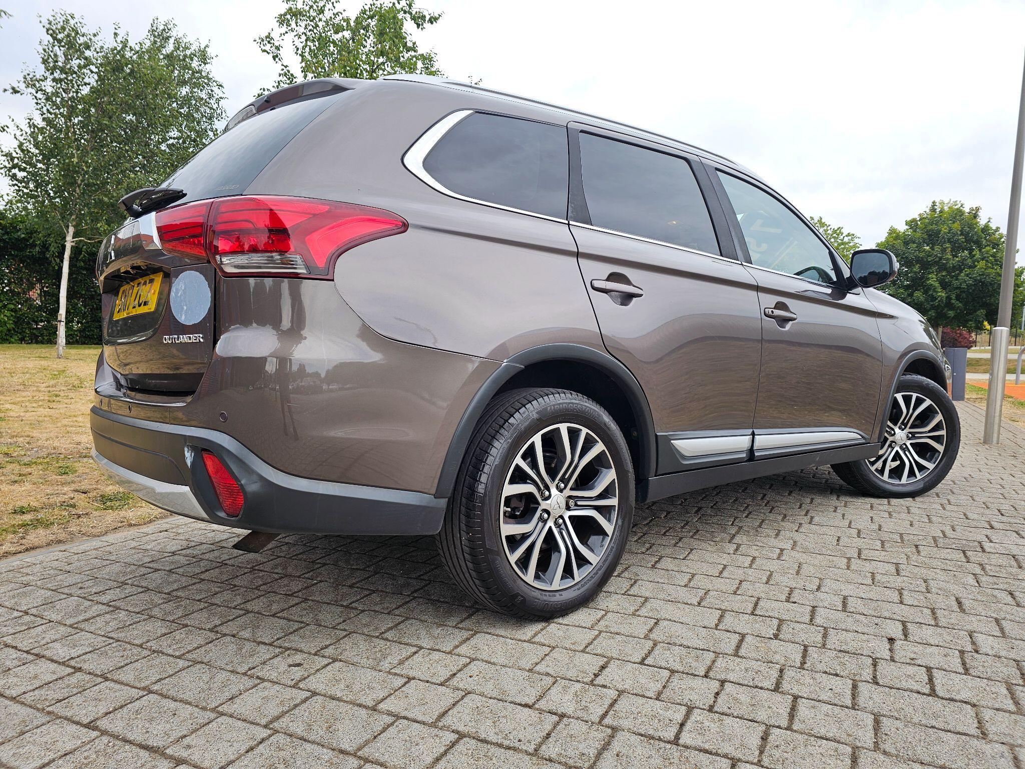 Mitsubishi Outlander - Image 12