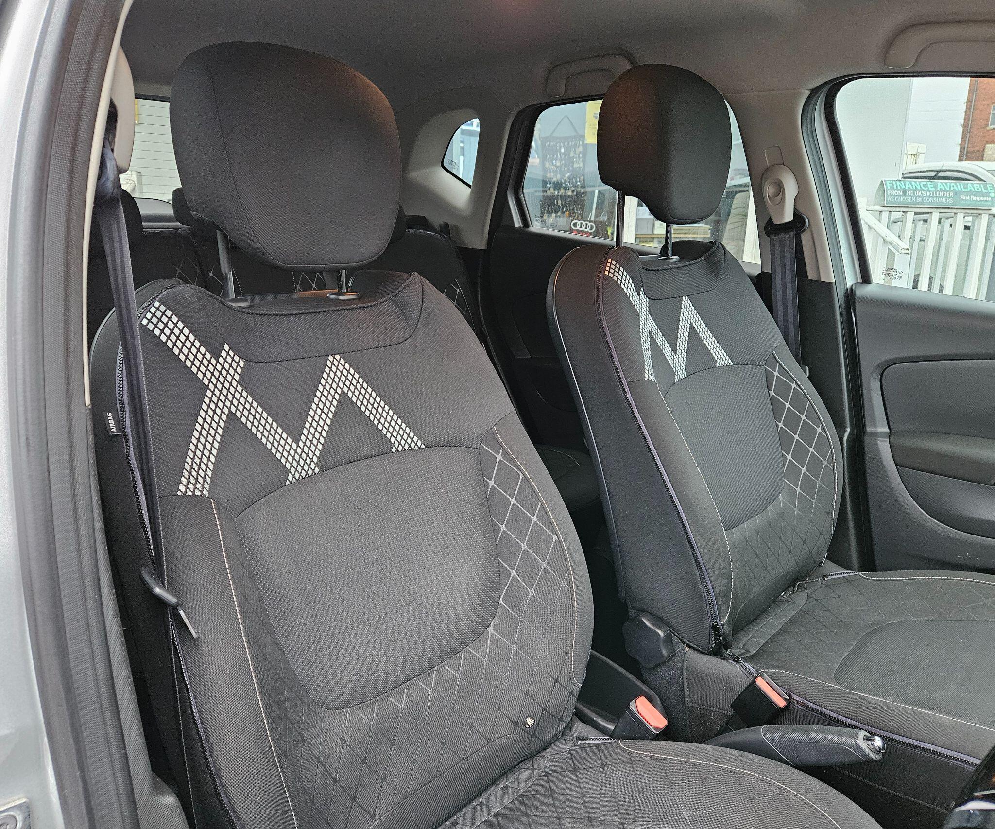 Renault Captur - Image 28