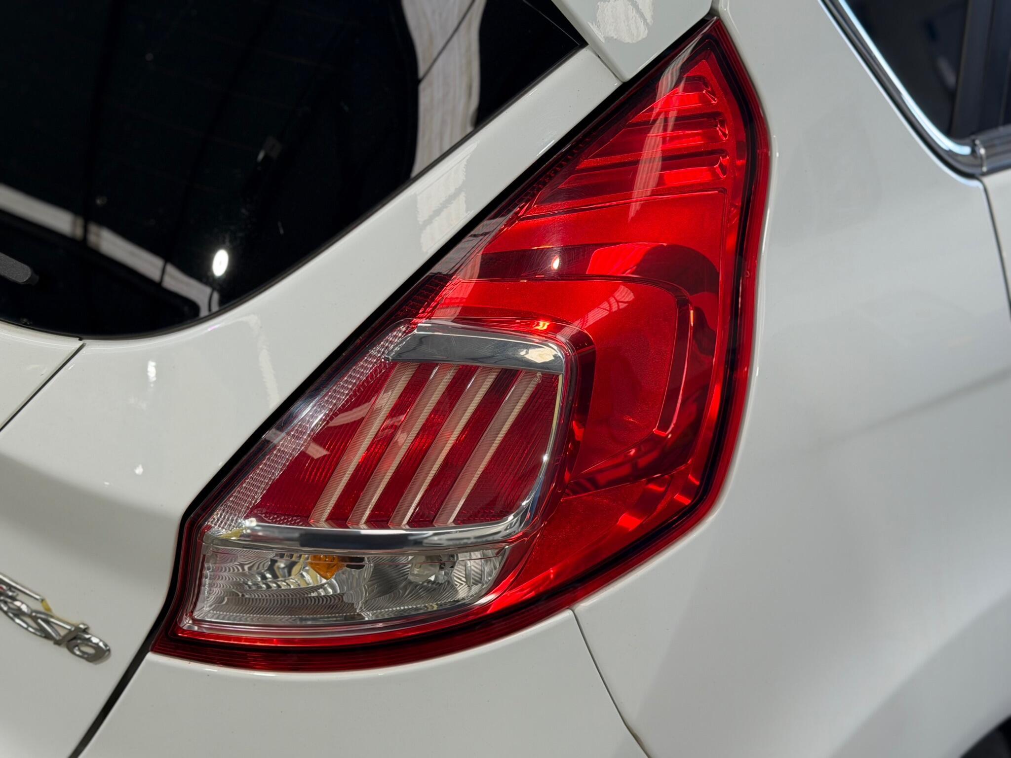 Ford Fiesta - Image 14