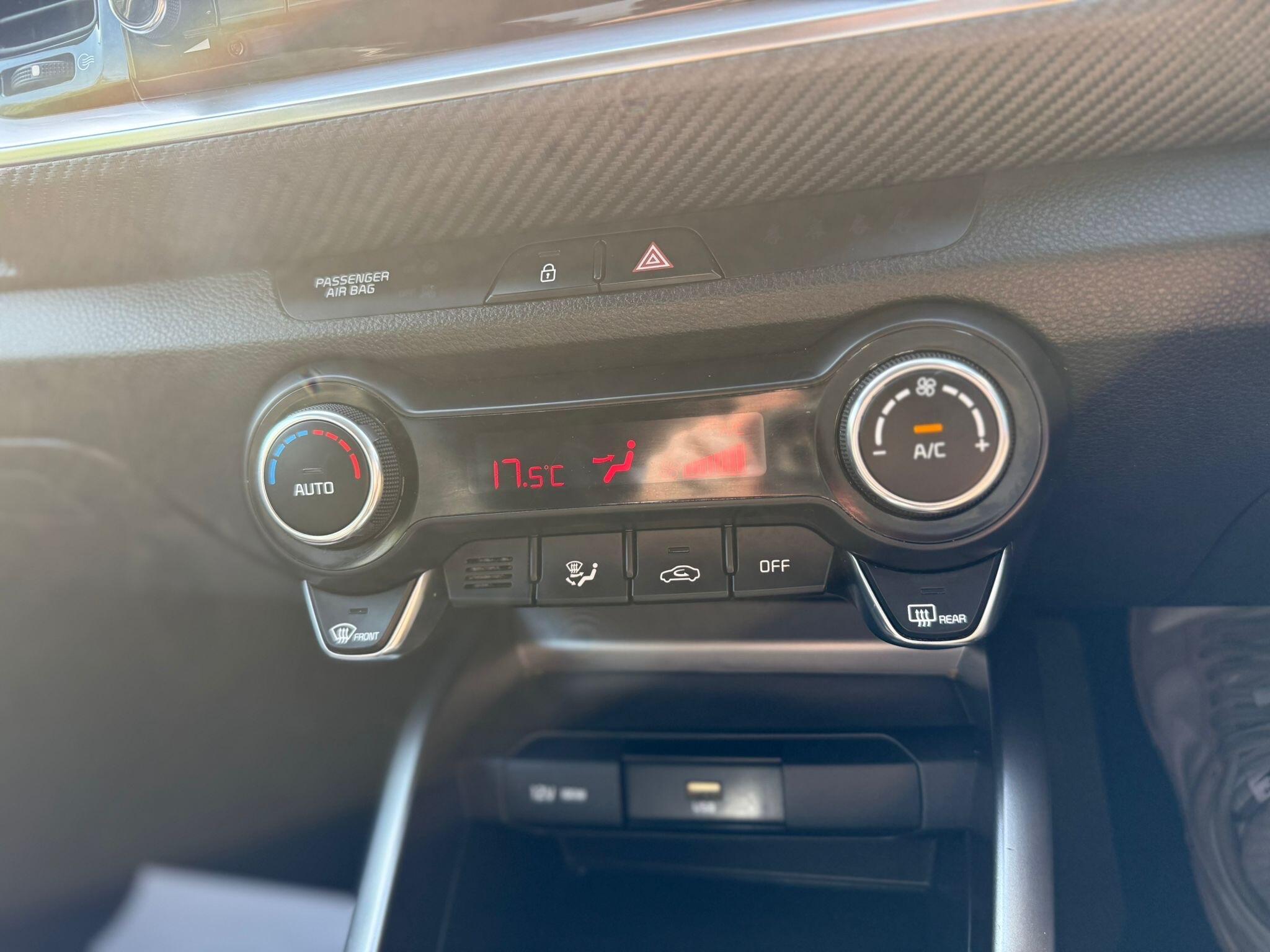 Kia Stonic - Image 31