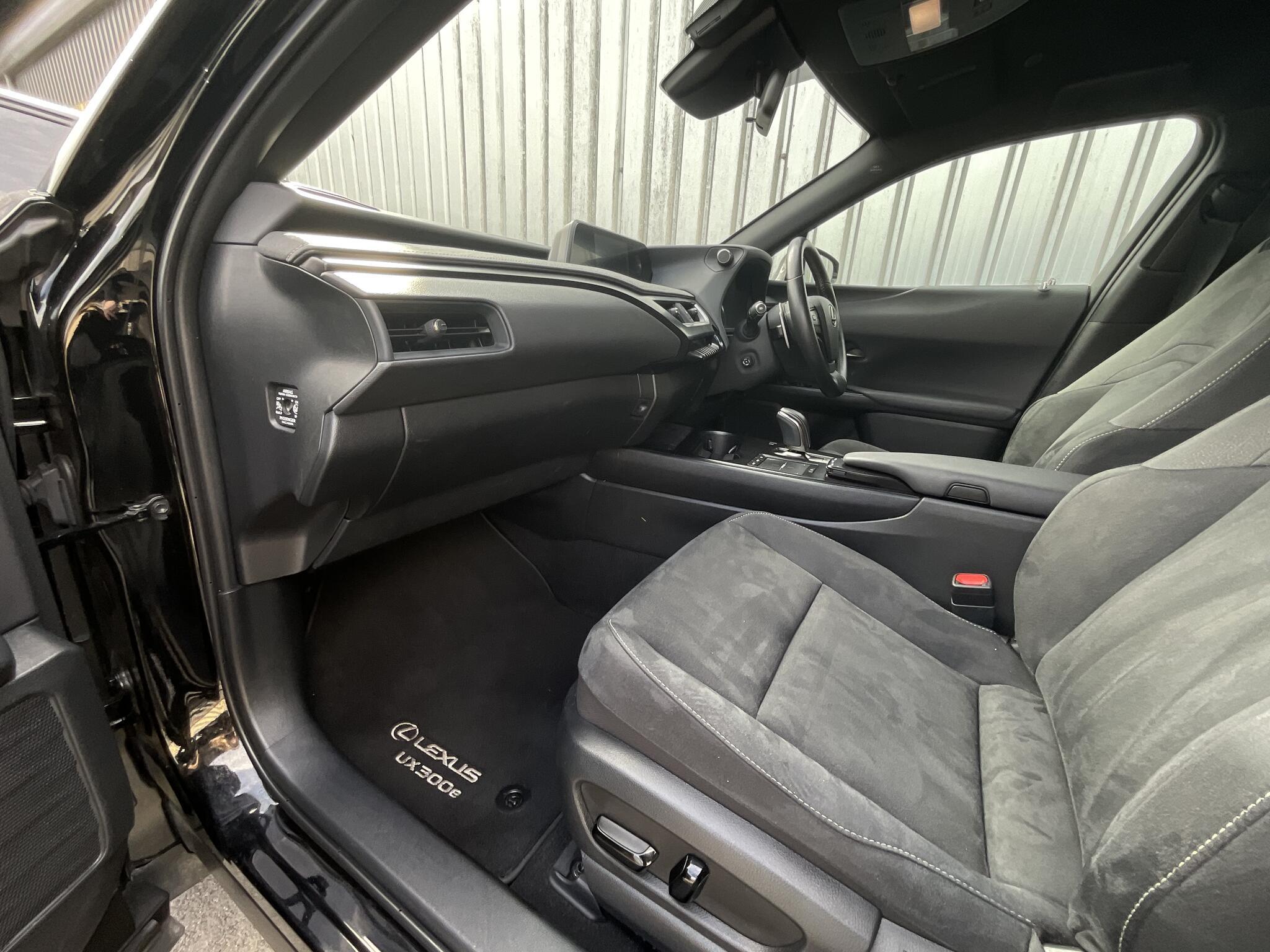 Lexus UX - Image 17