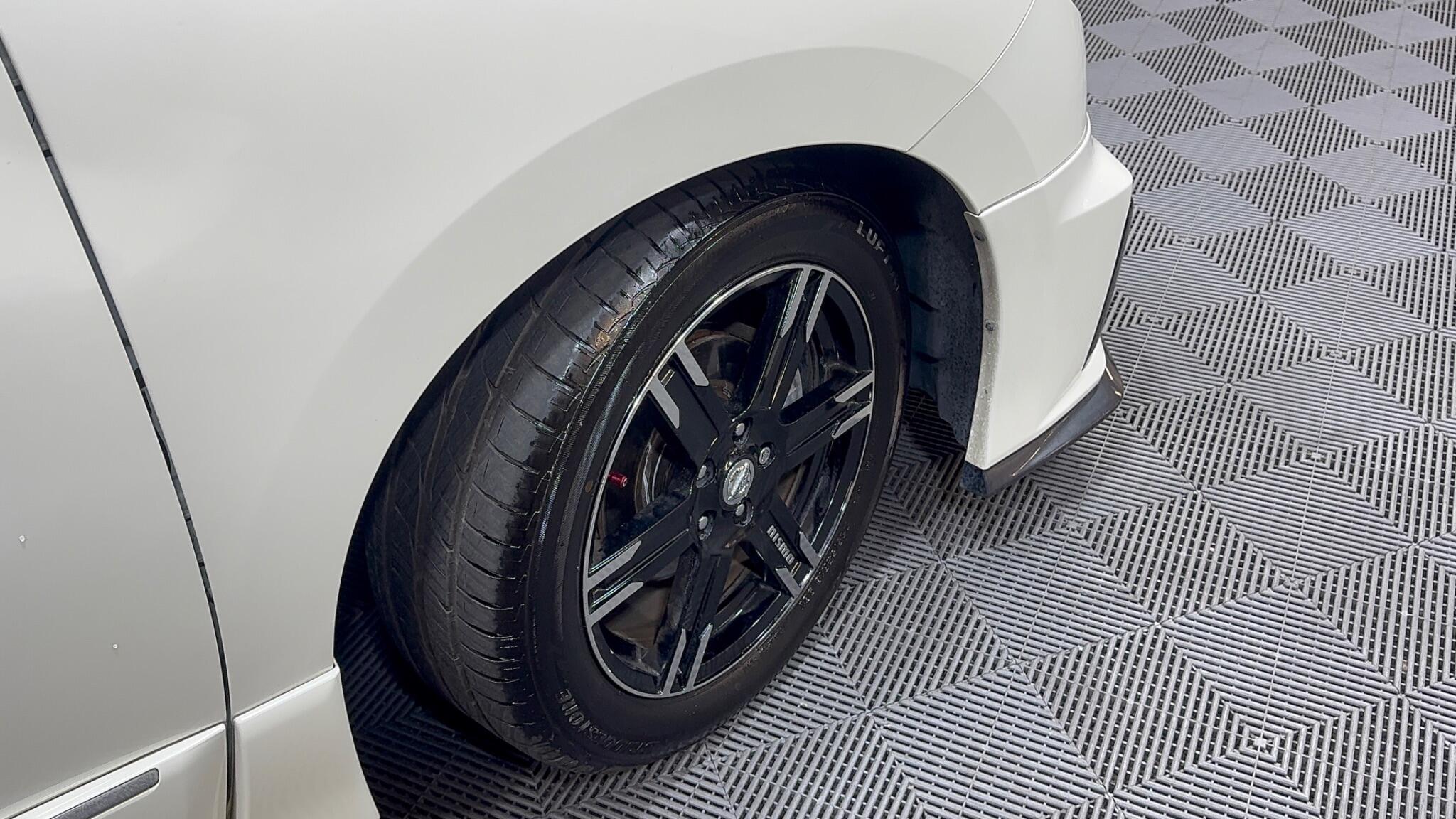 Nissan Elgrand - Image 14