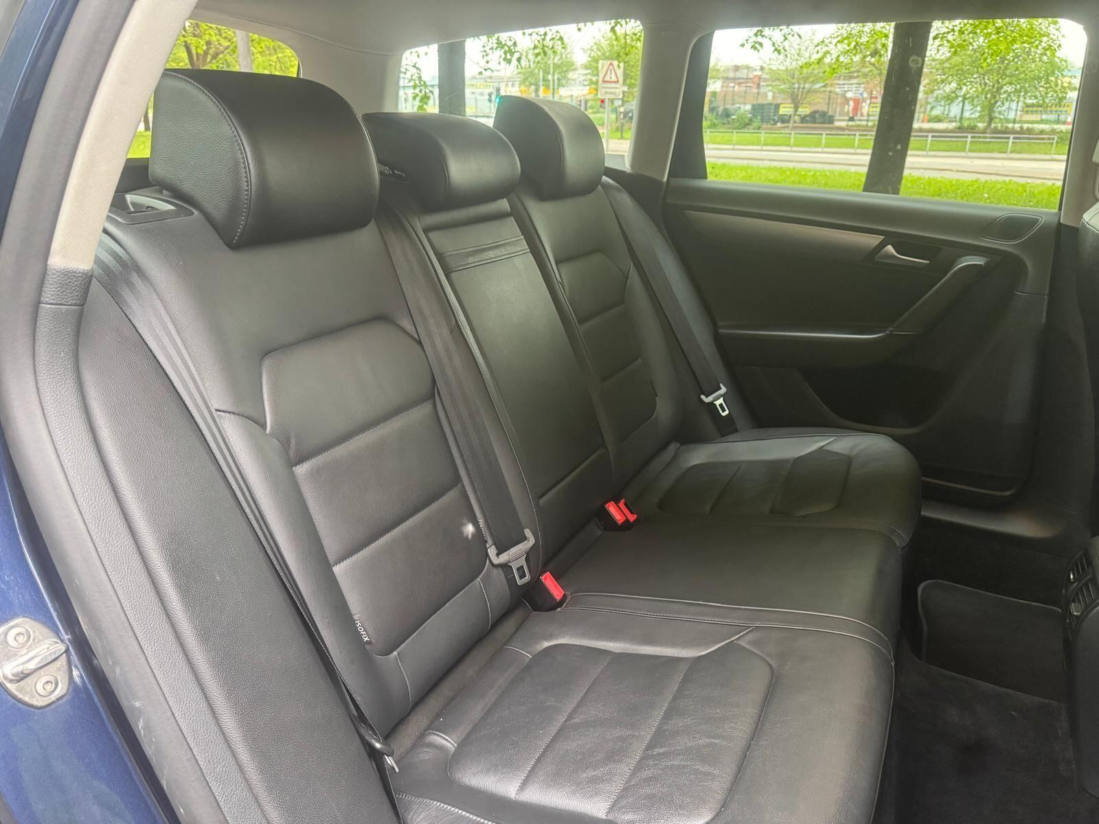 Volkswagen Passat - Image 25