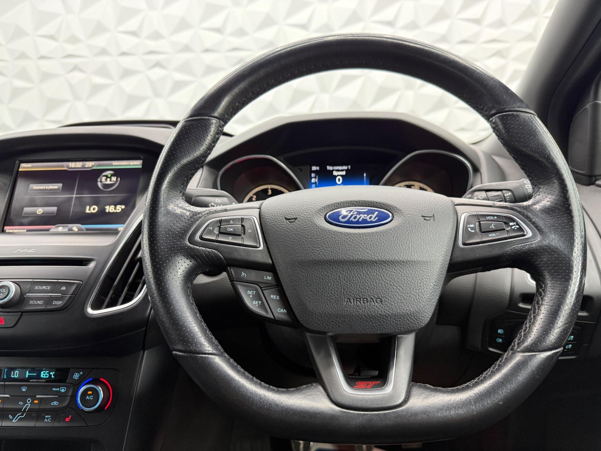 Ford Focus - Image 33