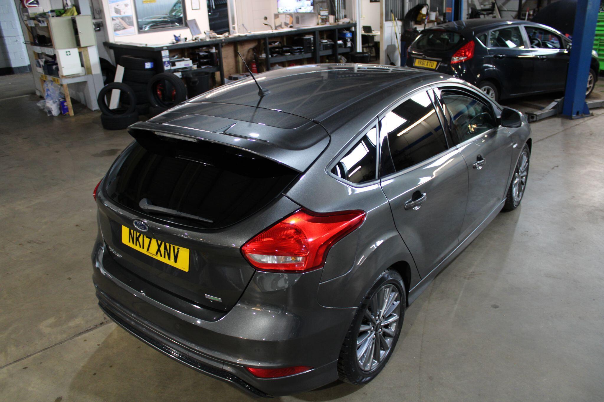 Ford Focus - Image 22