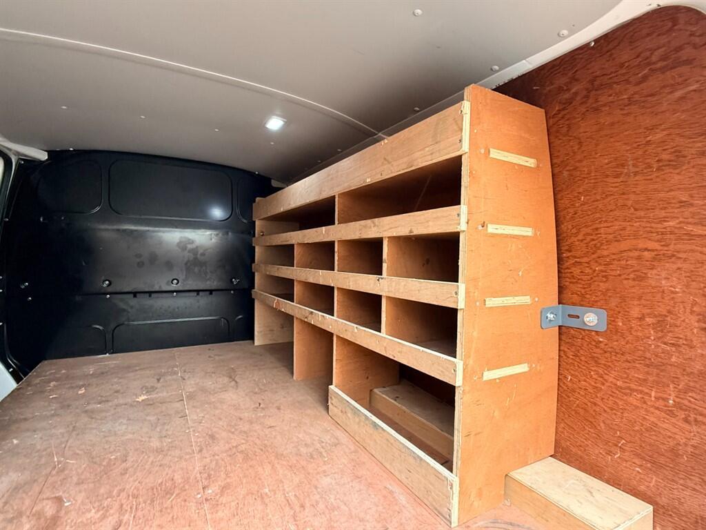 Volkswagen Transporter - Image 10