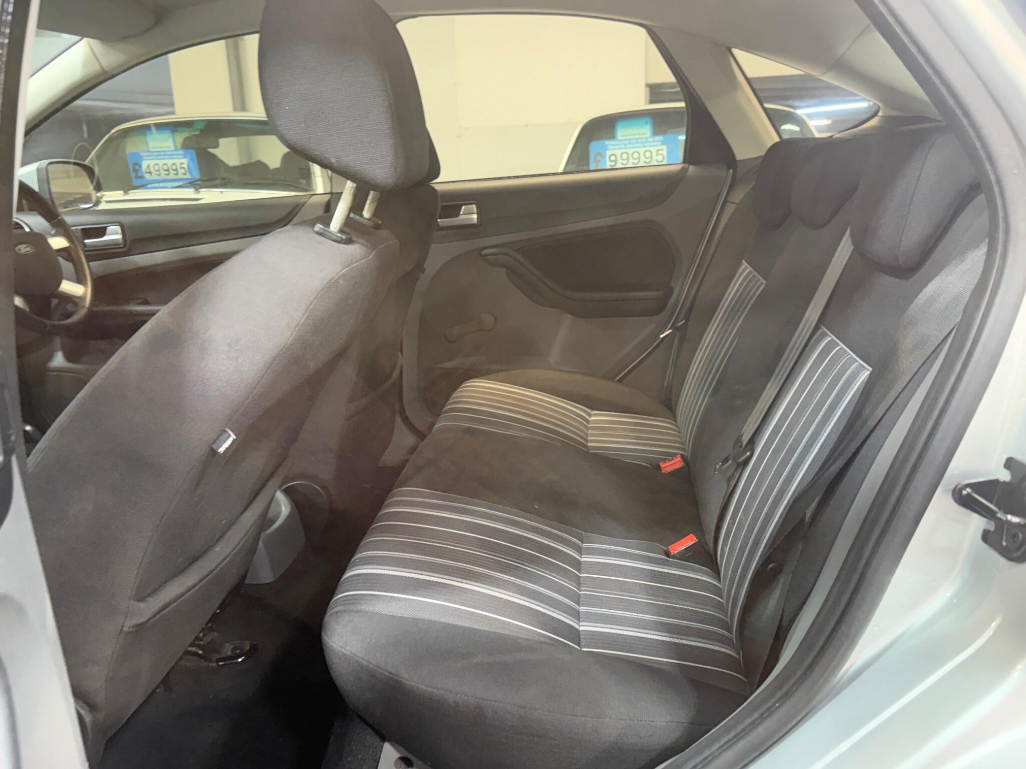 Ford Focus - Image 12