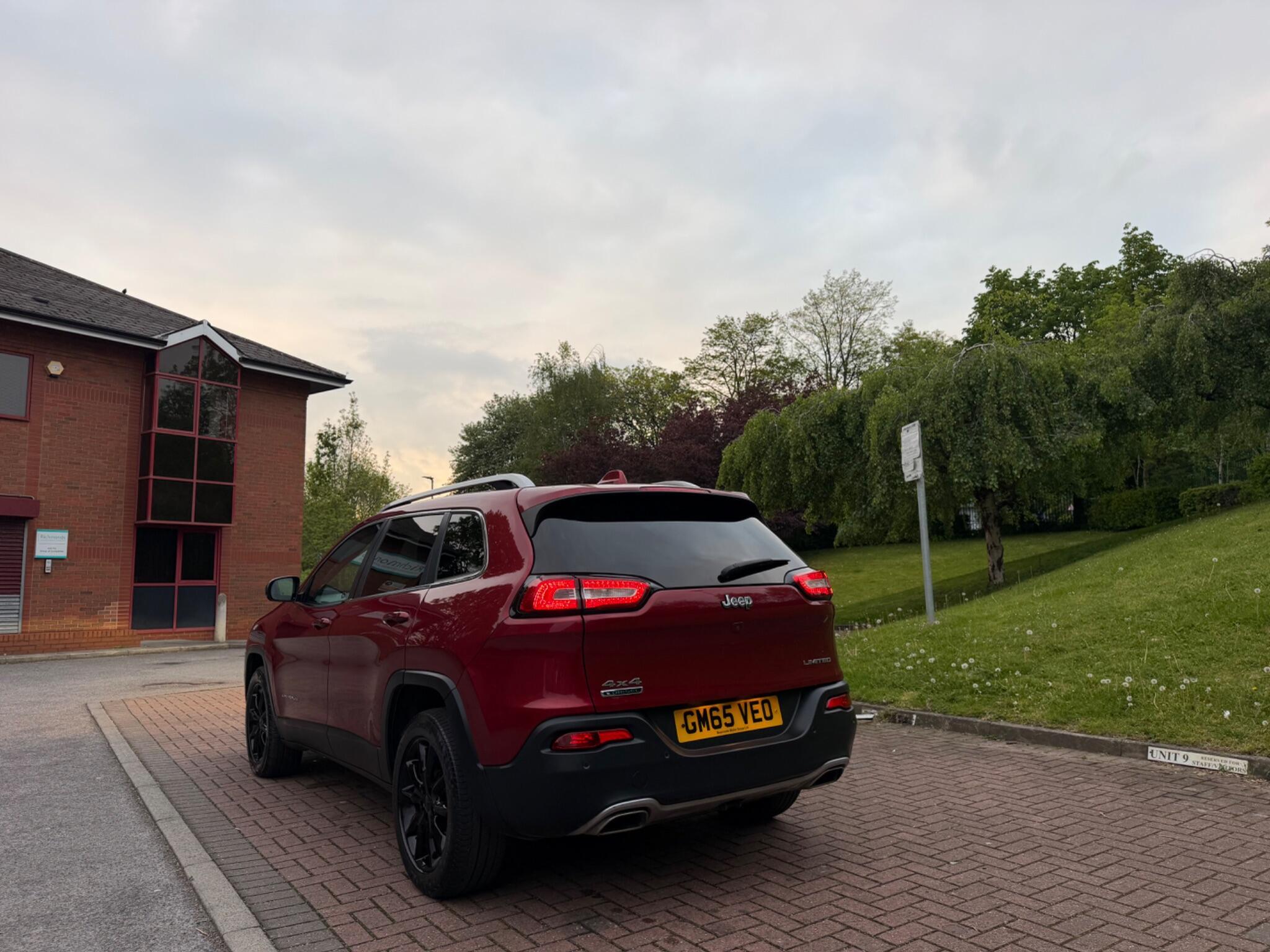 Jeep Cherokee - Image 9