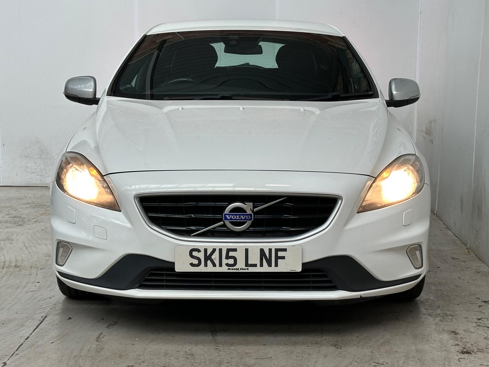 Volvo V40 - Image 2