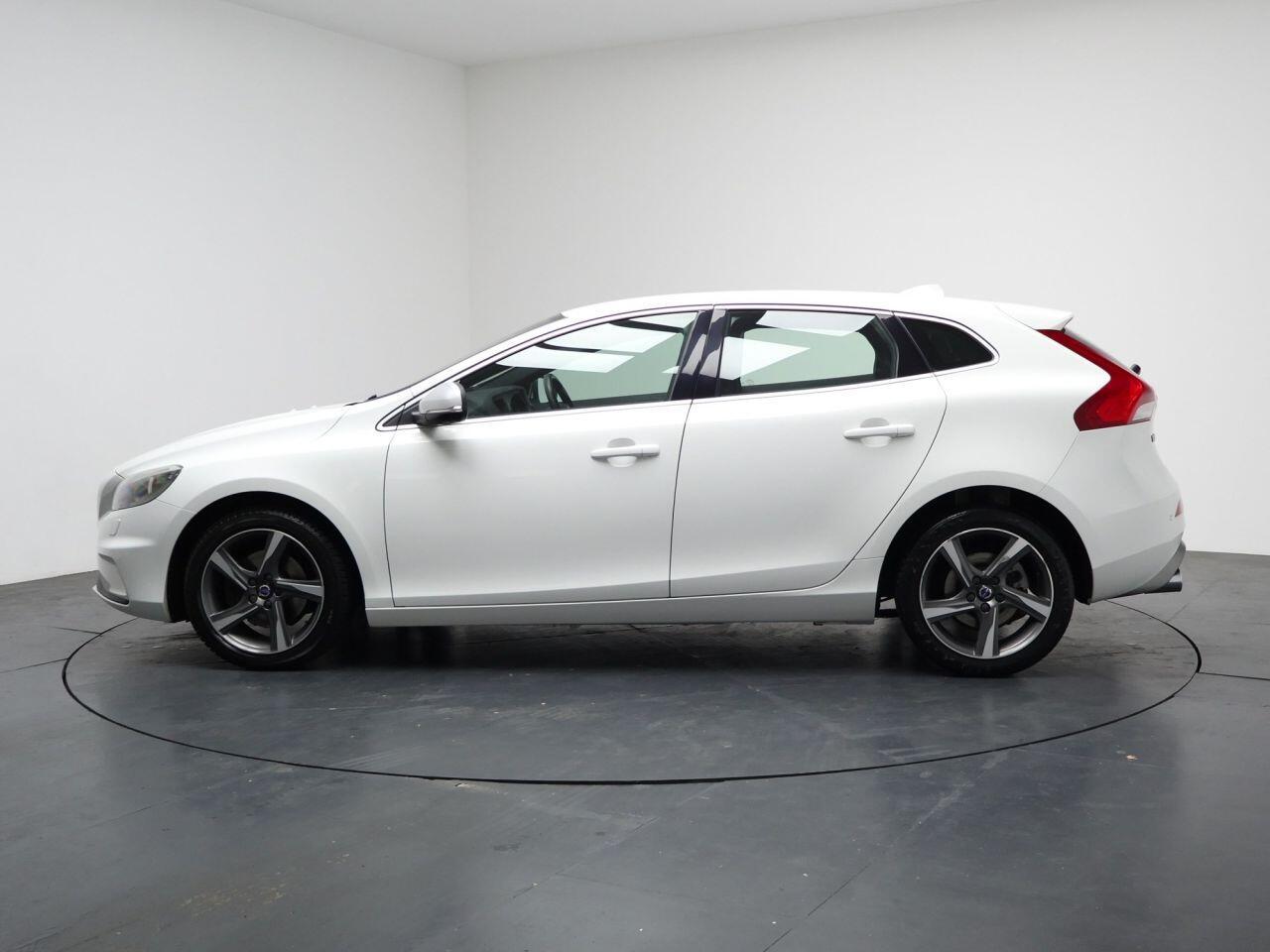 Volvo V40 - Image 8
