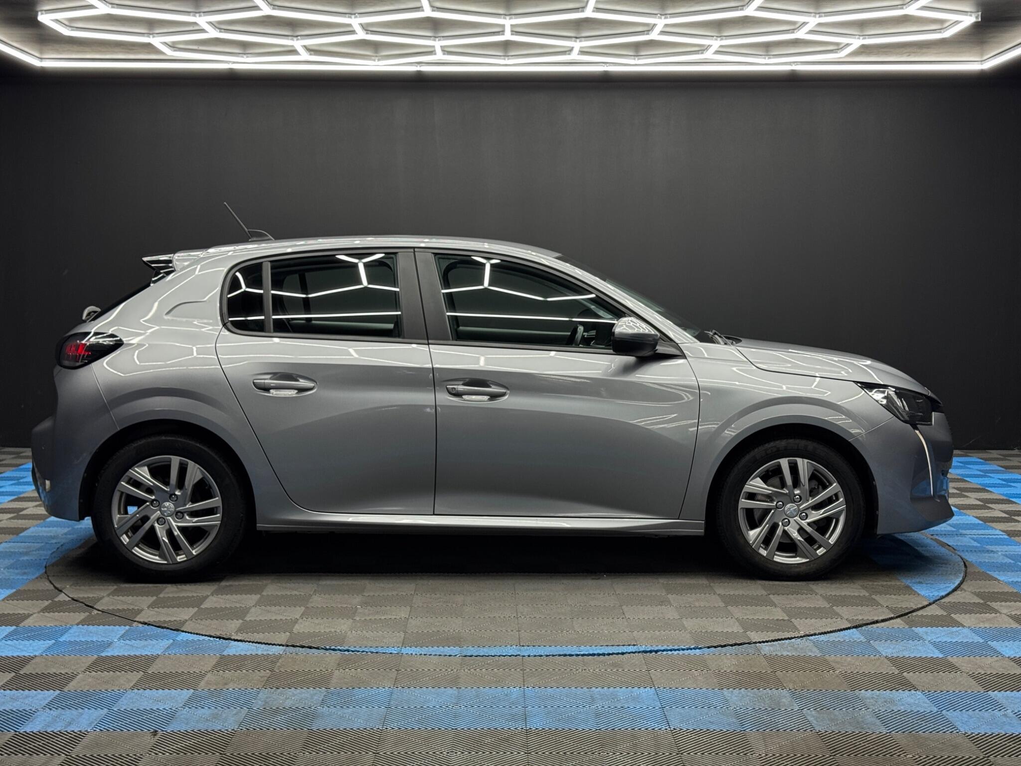 Peugeot 208 - Image 4