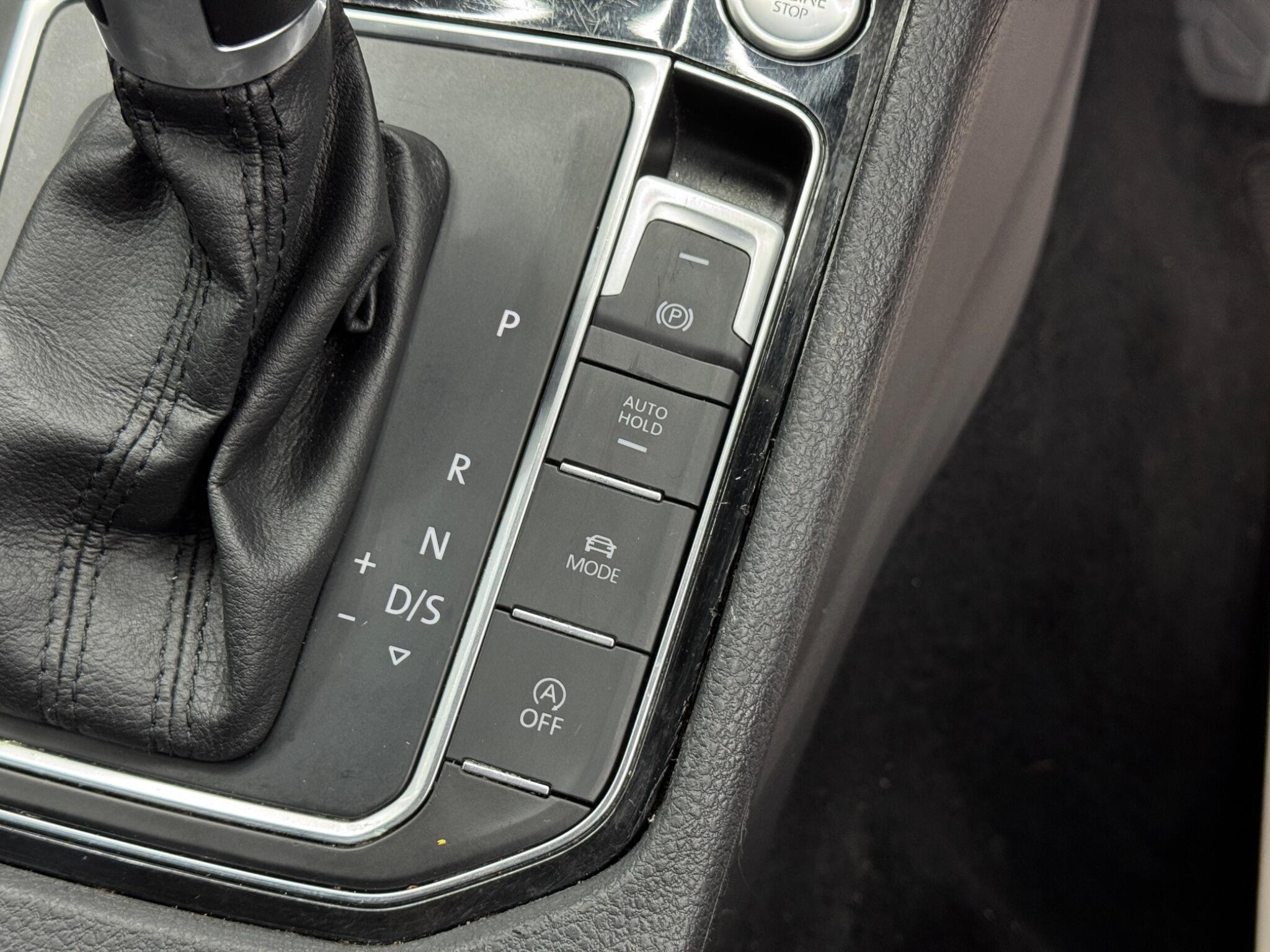 Volkswagen GOLF SV - Image 27