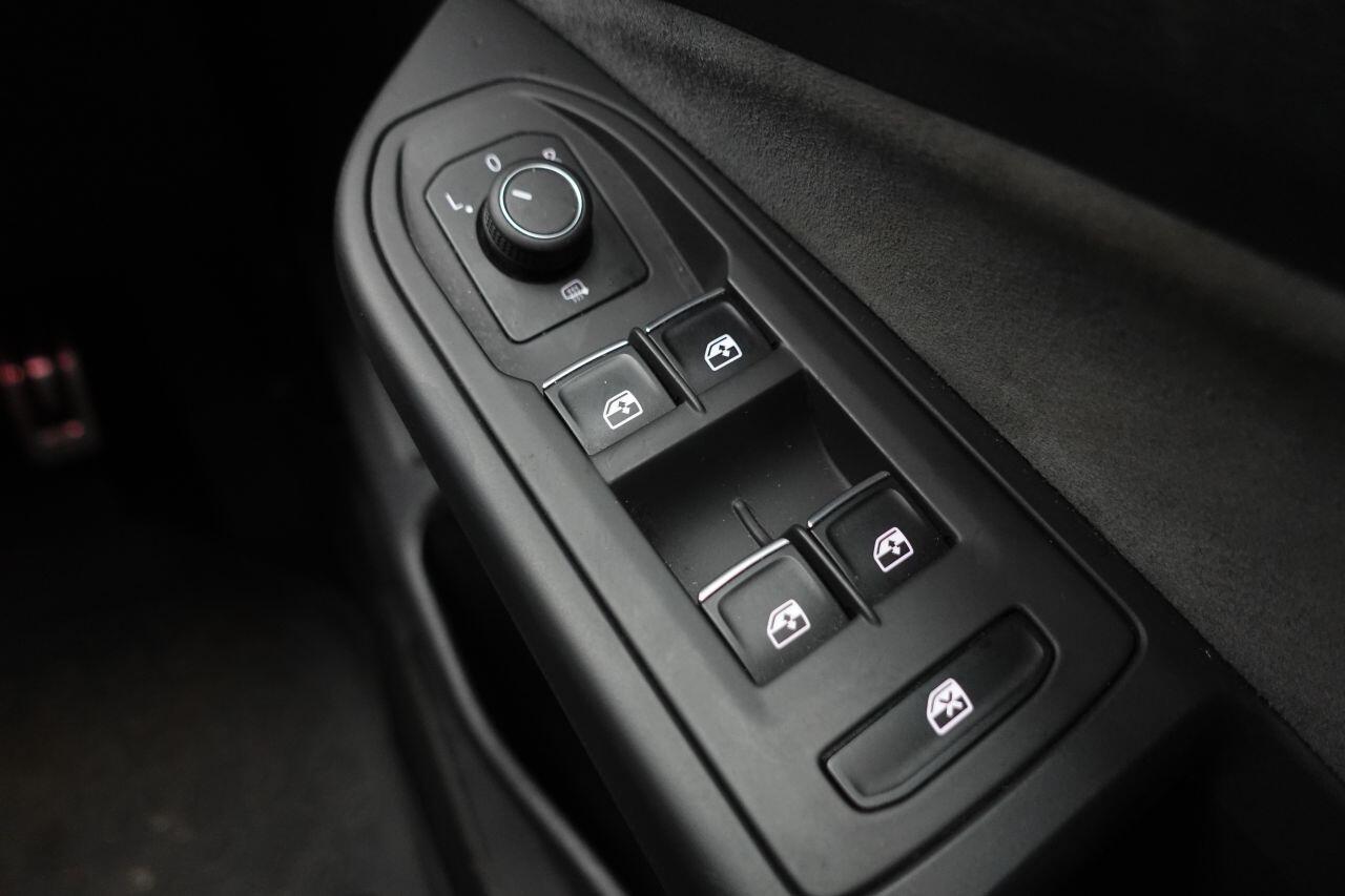 Volkswagen Golf - Image 52