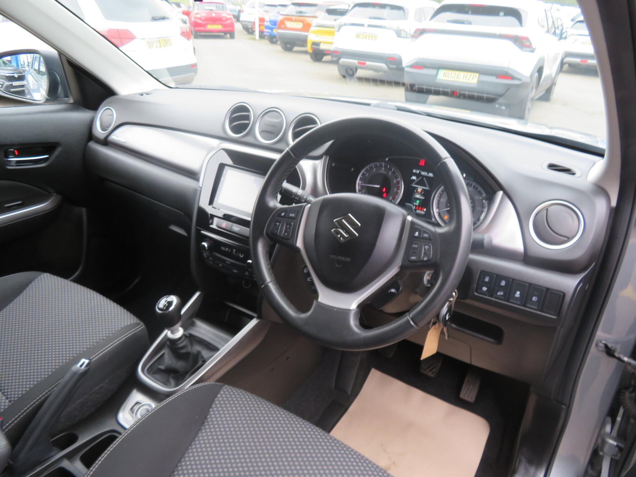 Suzuki Vitara - Image 17