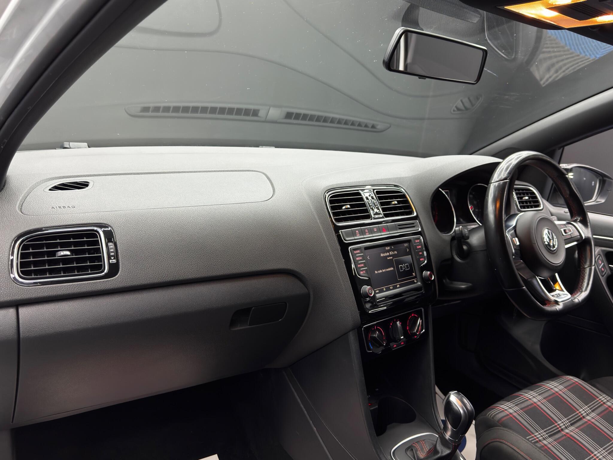 Volkswagen Polo - Image 11