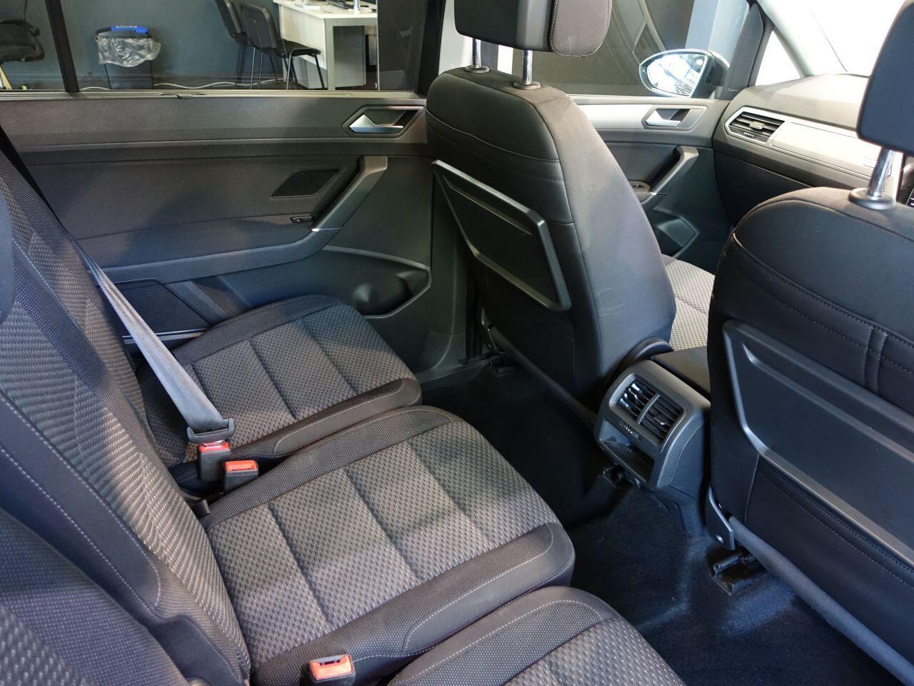 Volkswagen Touran - Image 17