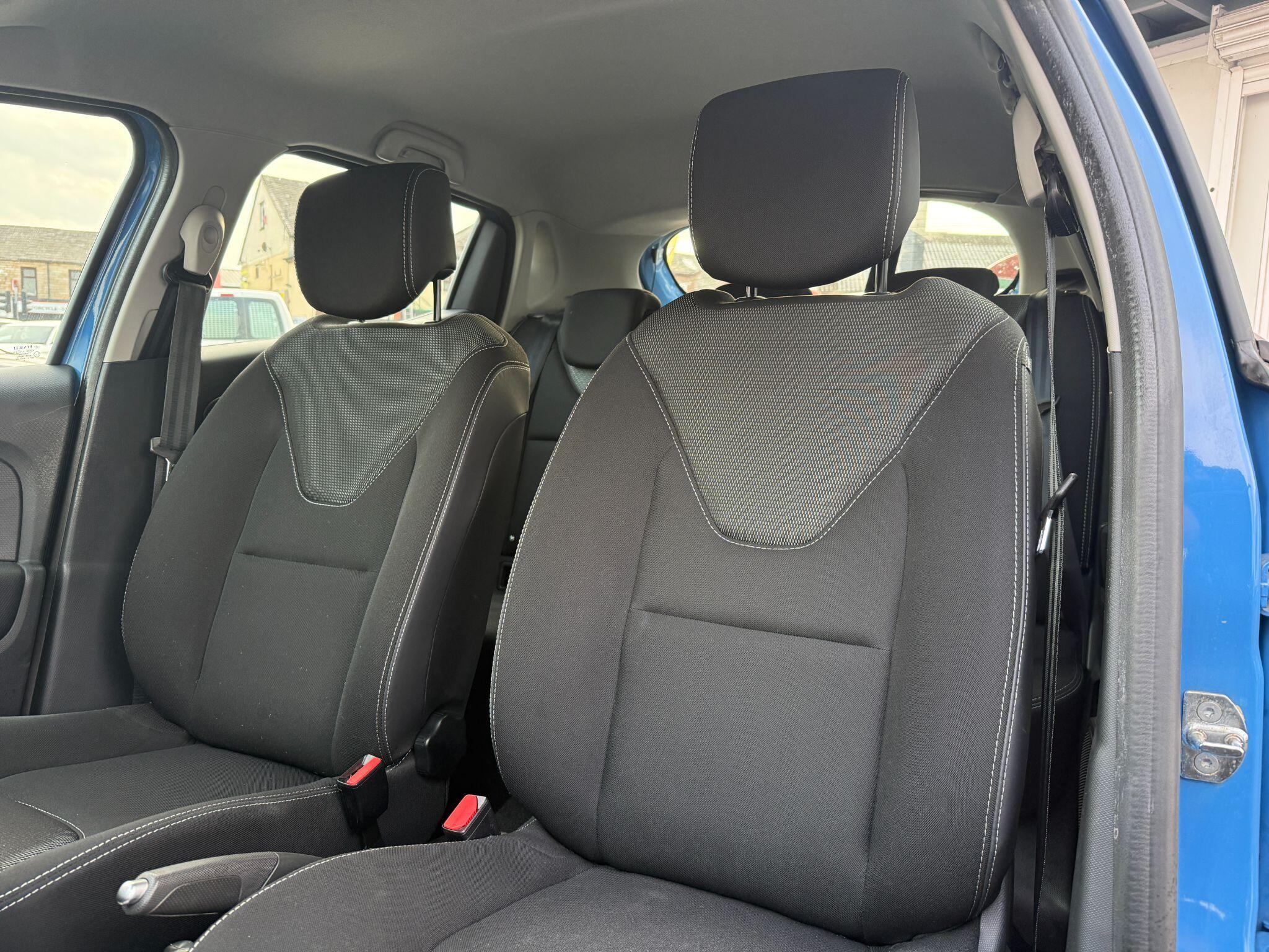 Renault Clio - Image 32