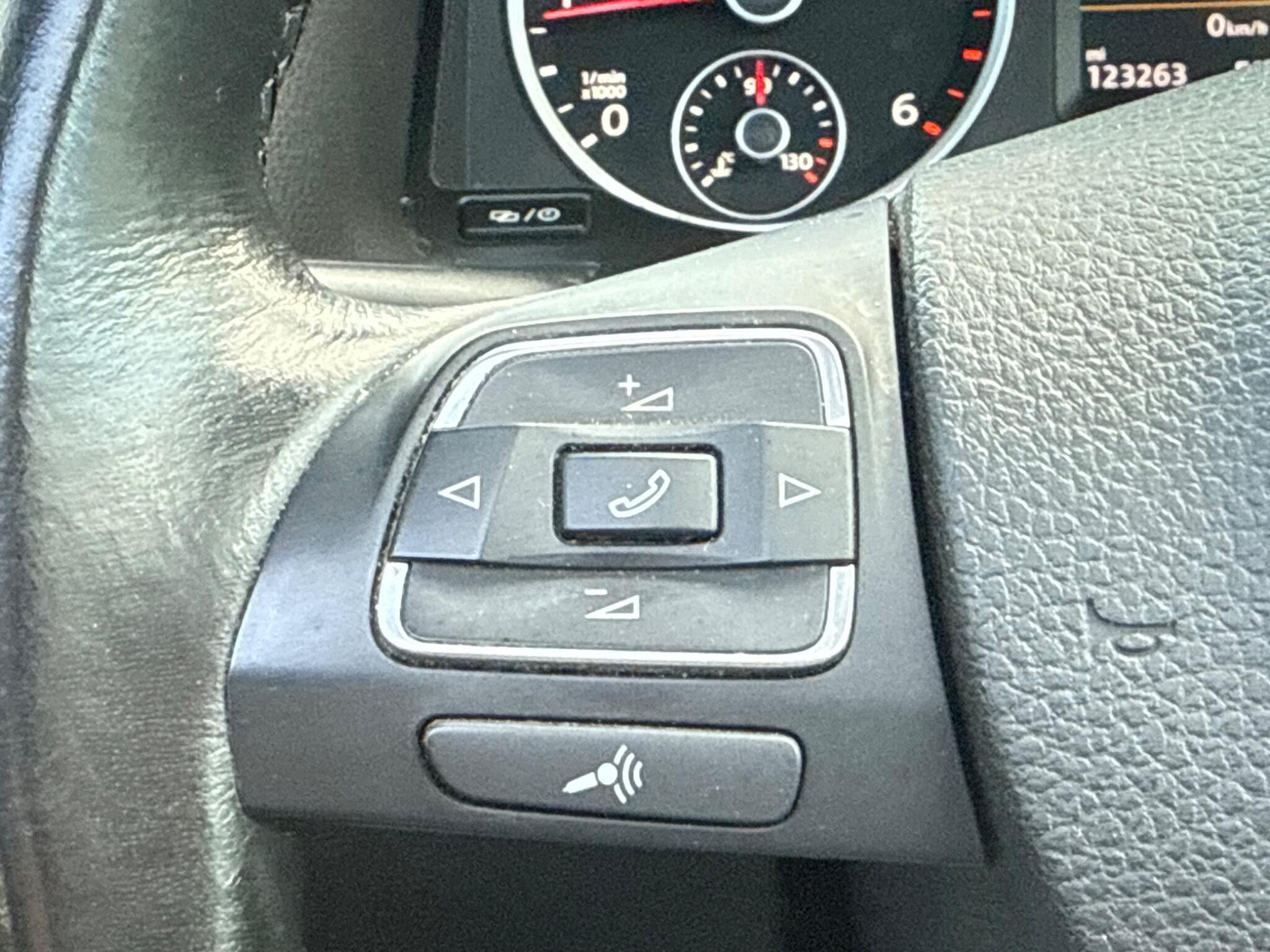 Volkswagen Tiguan - Image 34