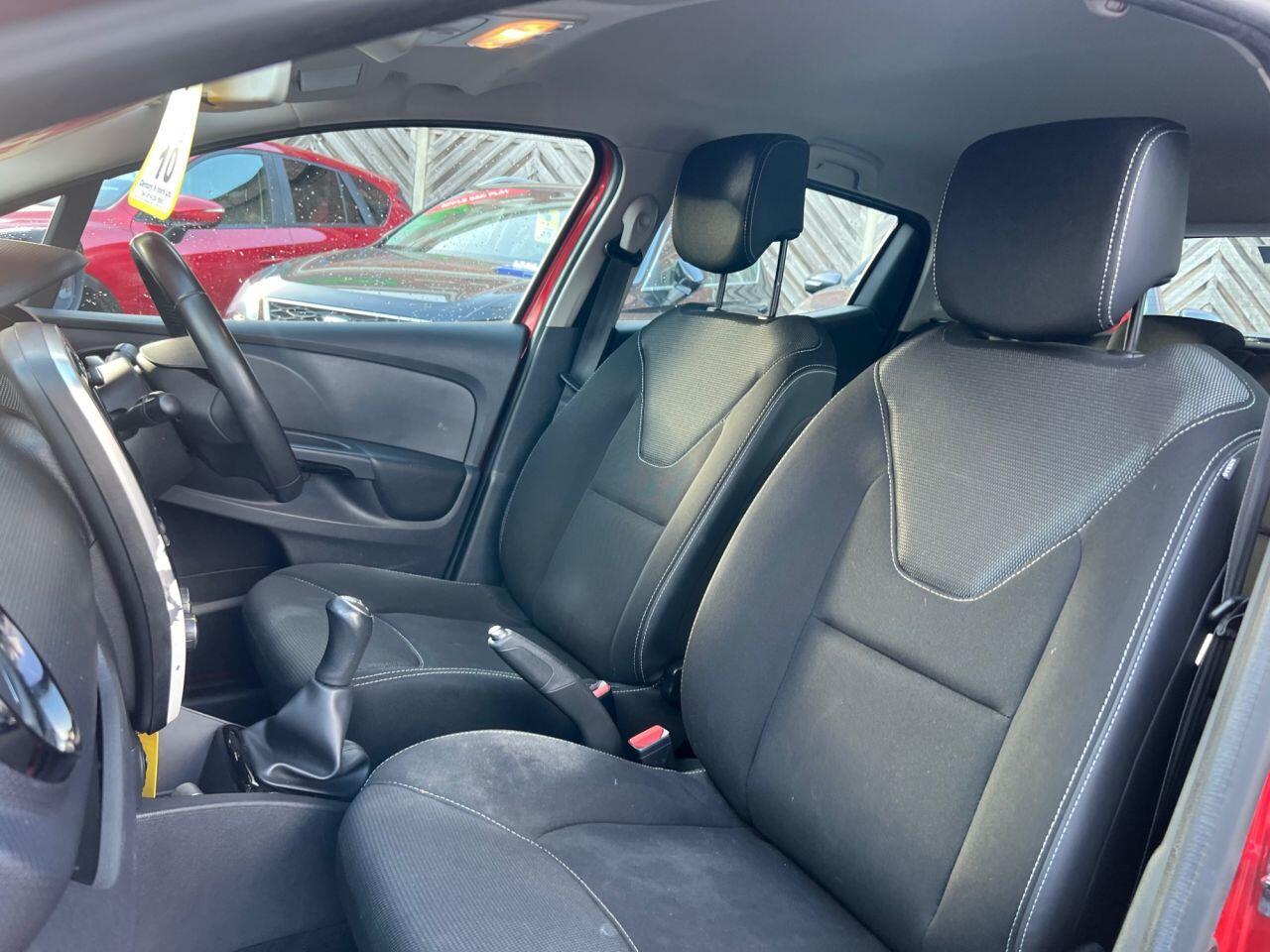 Renault Clio - Image 16