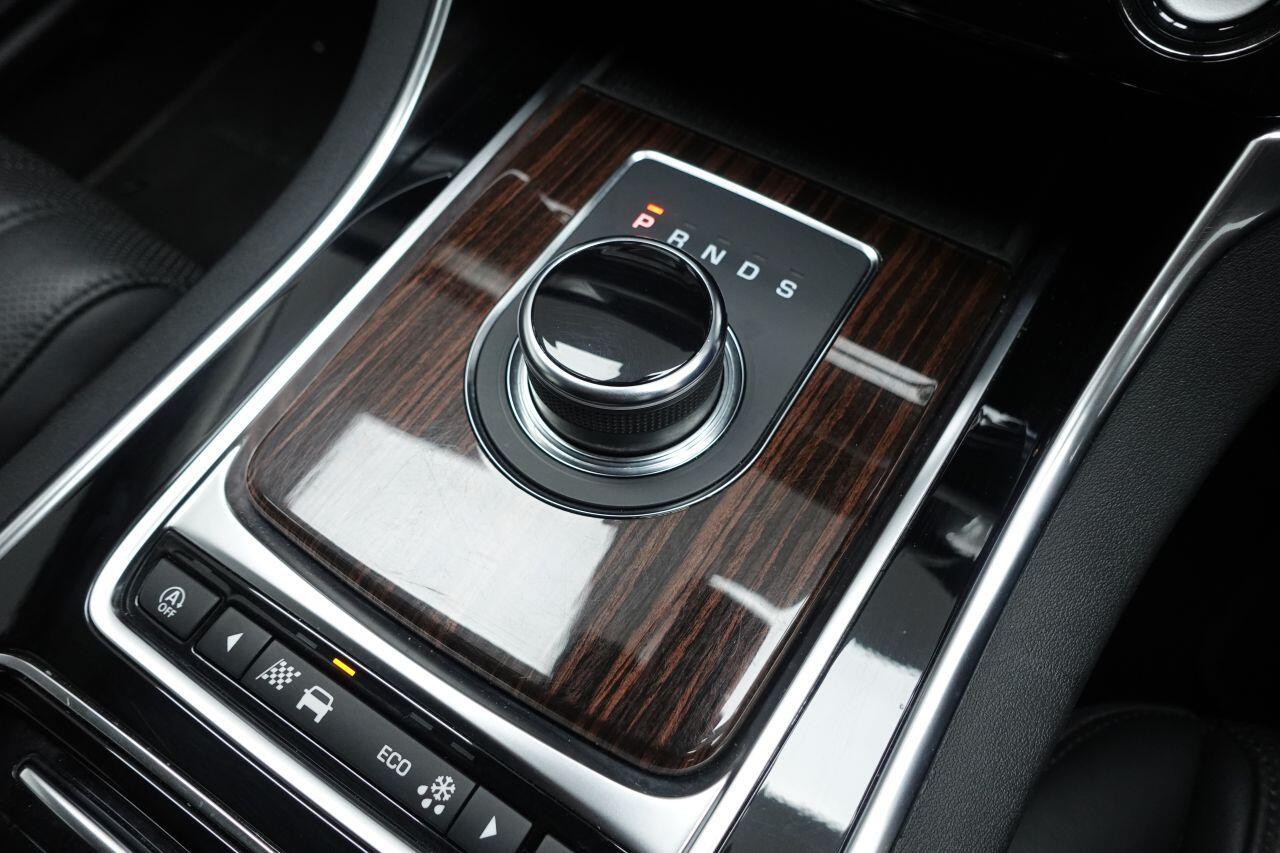 Jaguar XF - Image 47