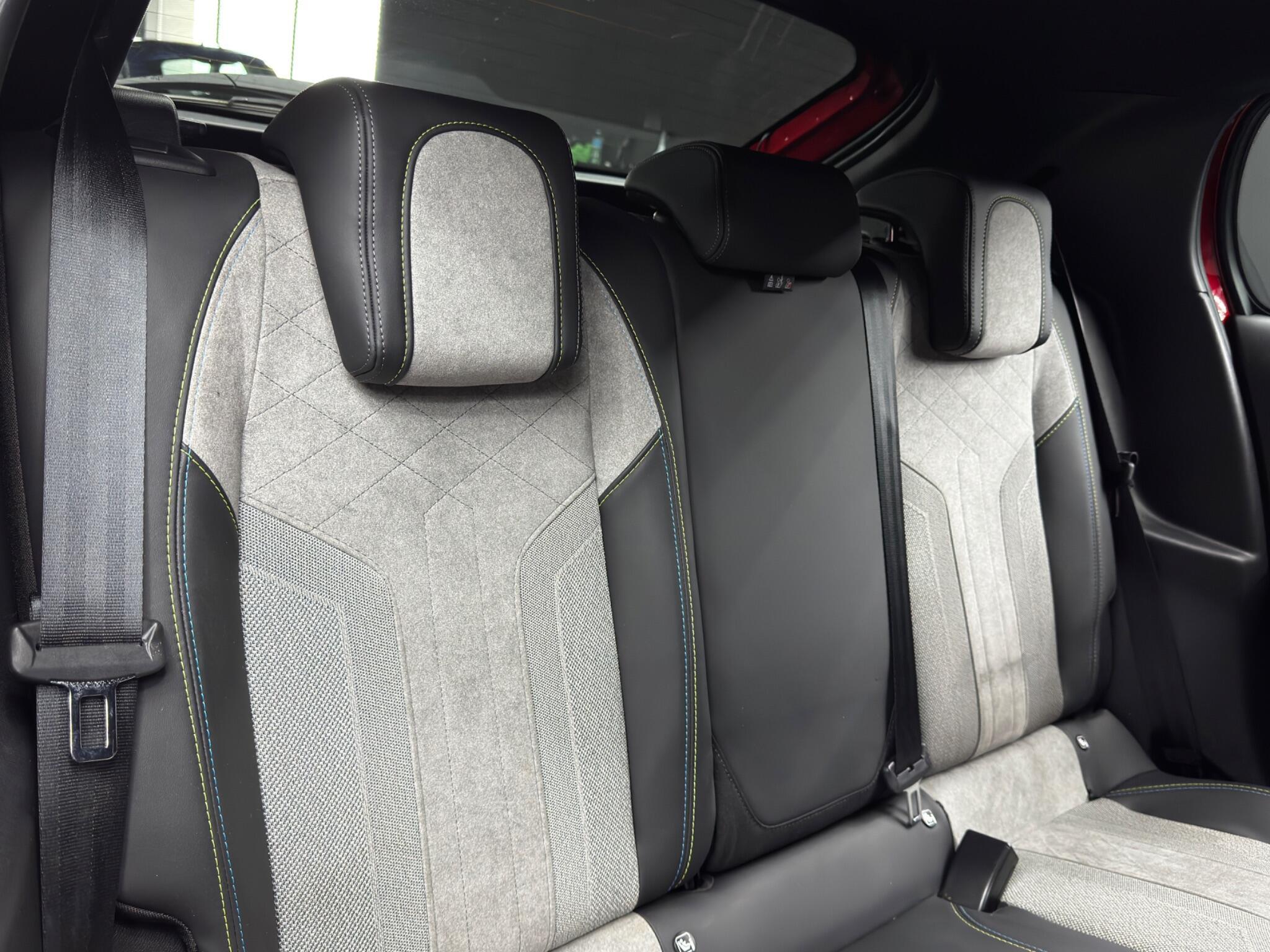 Peugeot E-208 - Image 15