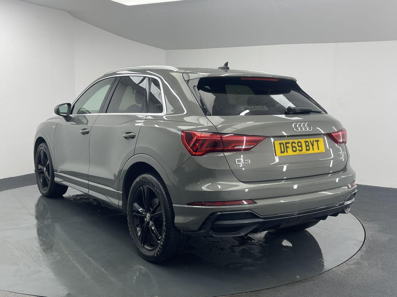 Audi Q3 - Image 9