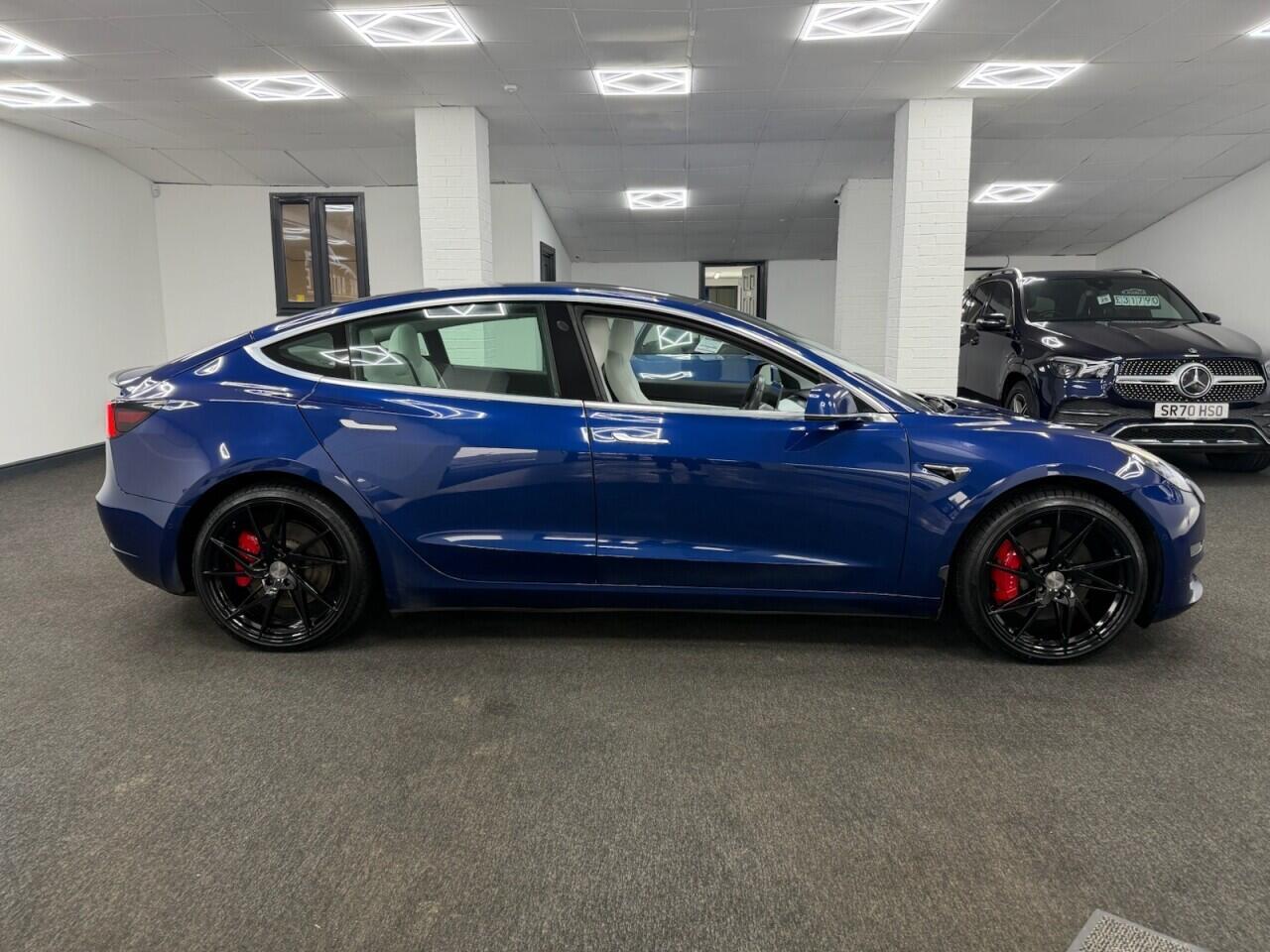 Tesla Model 3 - Image 22