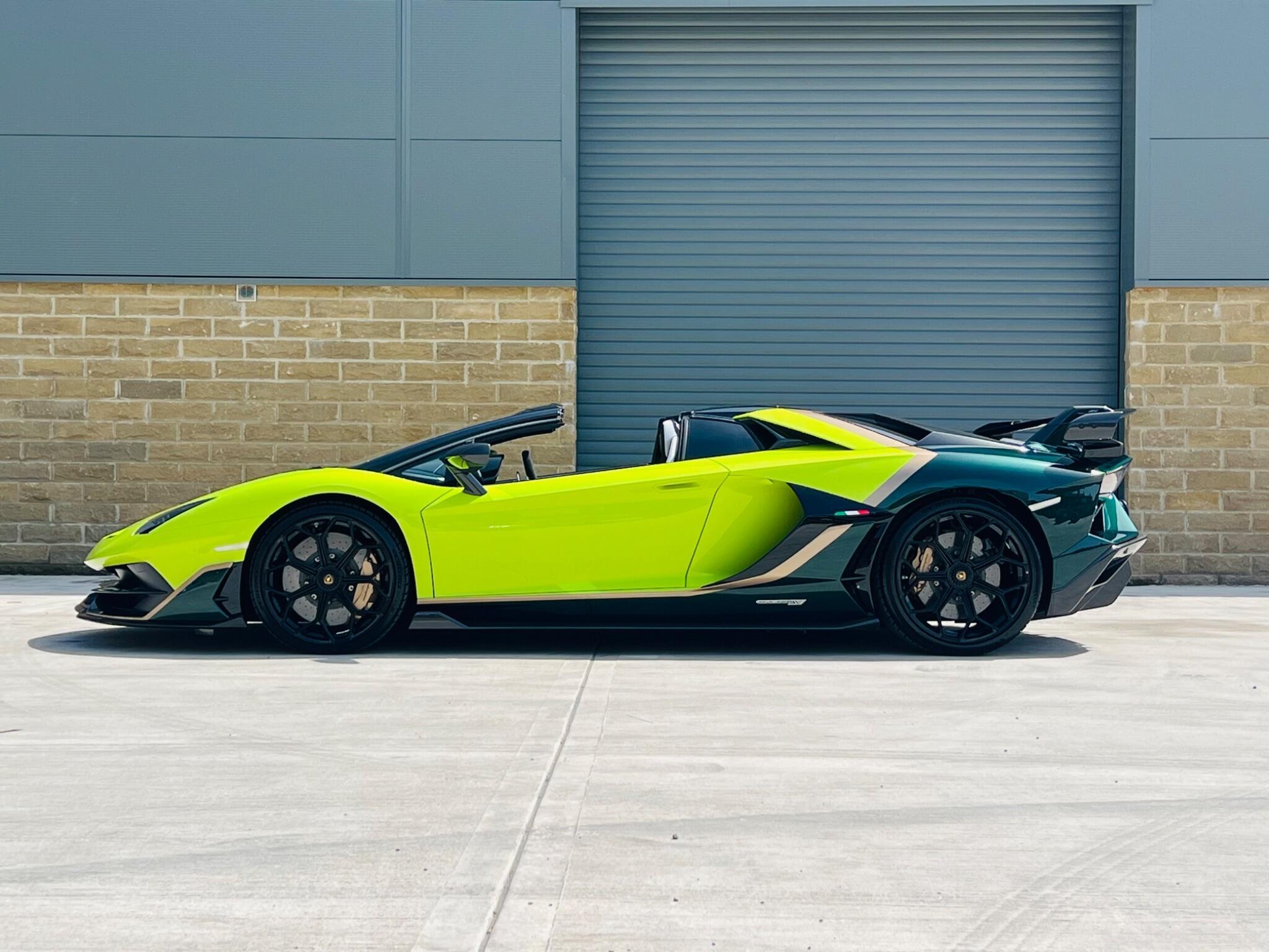 Lamborghini Aventador - Image 2