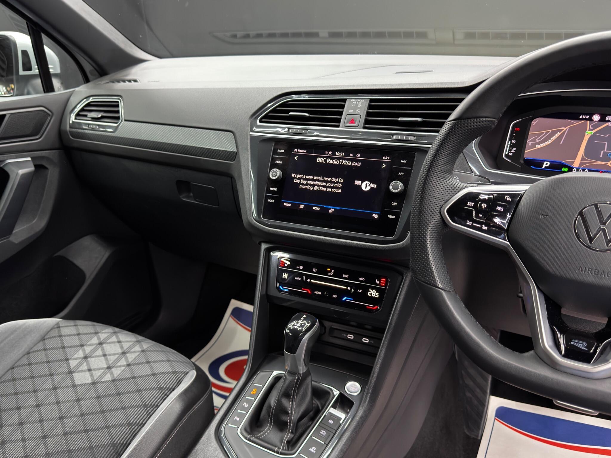 Volkswagen Tiguan - Image 23