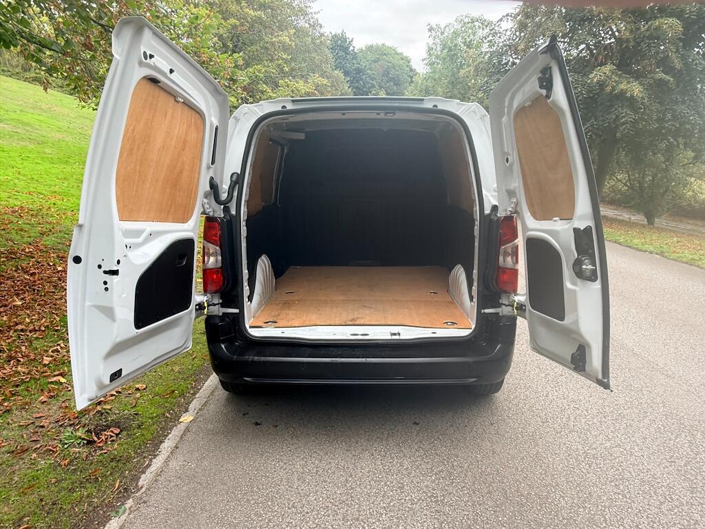 Vauxhall Combo - Image 8