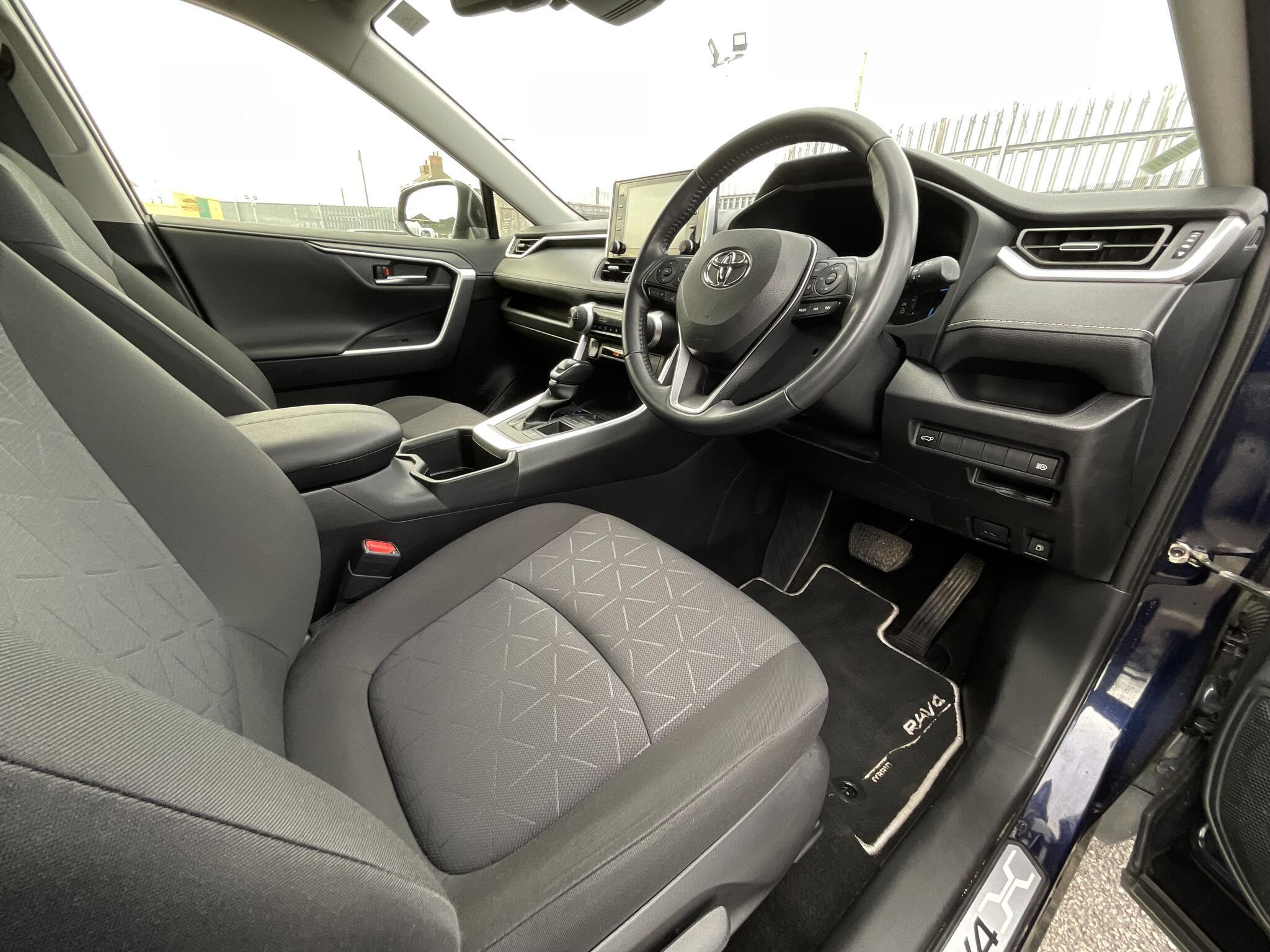 Toyota RAV4 - Image 7