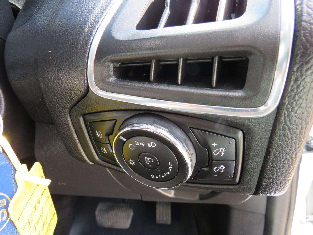 Ford Focus - Image 20