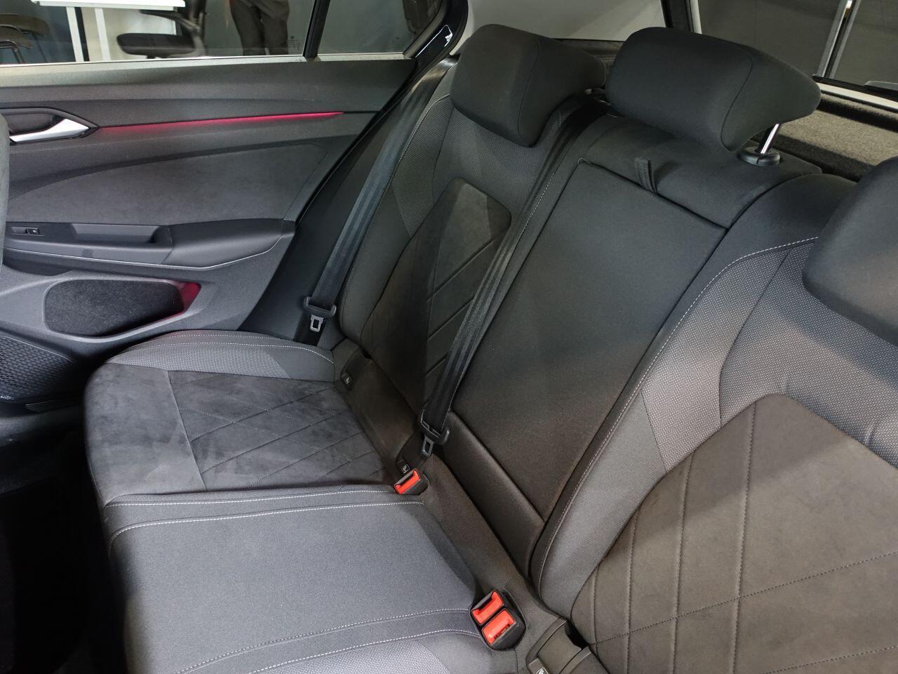 Volkswagen Golf - Image 17