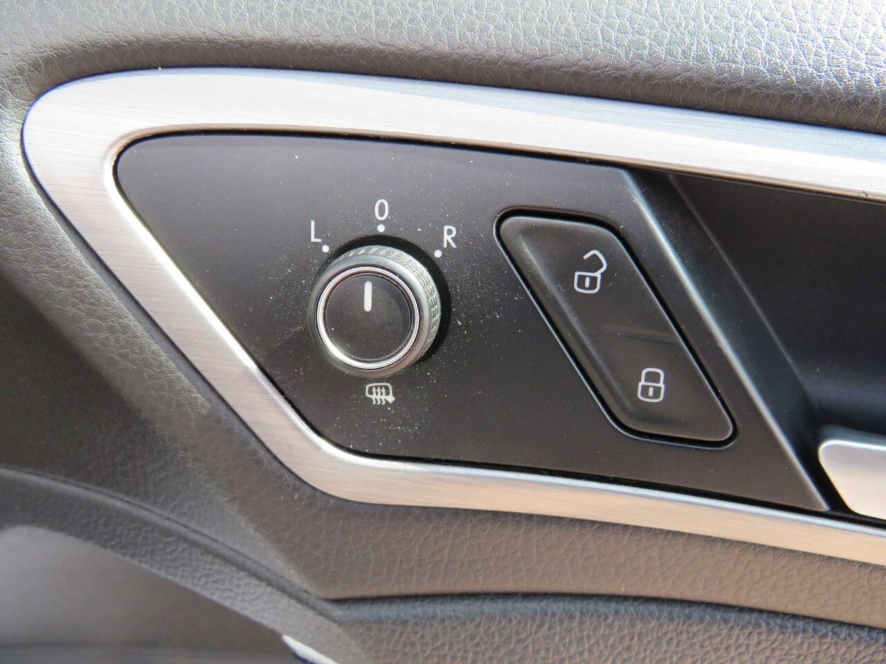 Volkswagen Golf - Image 20