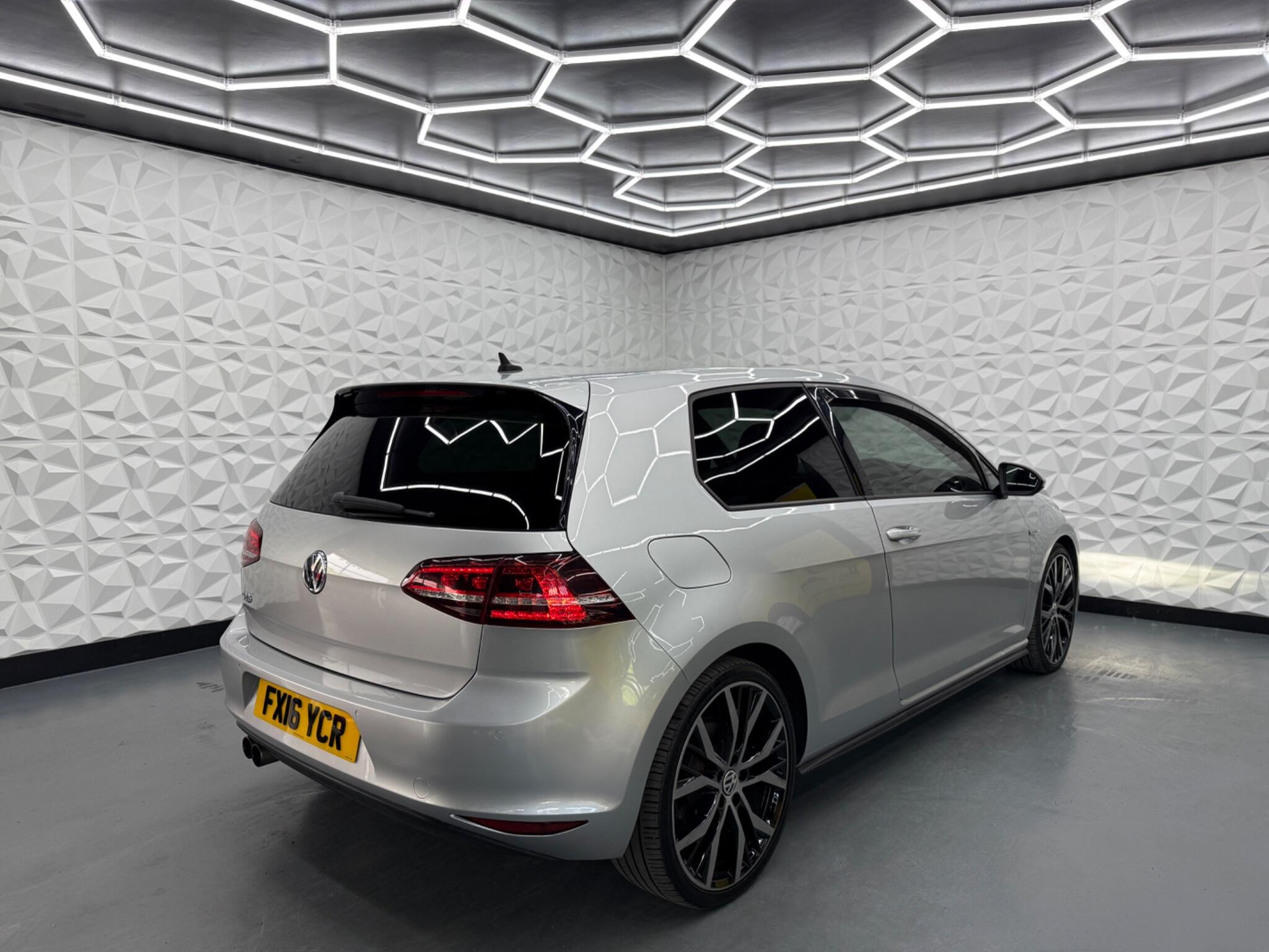 Volkswagen Golf - Image 14