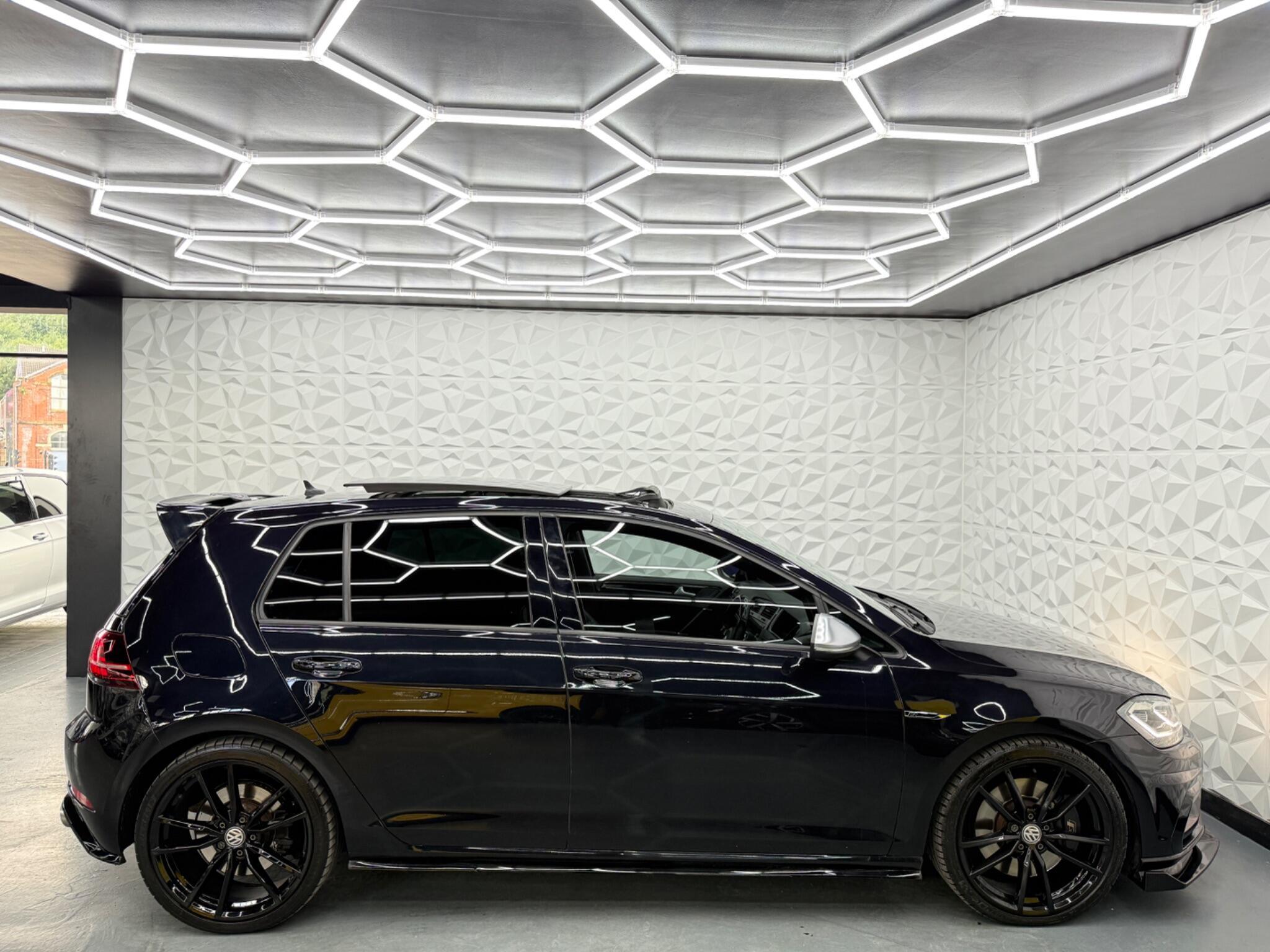 Volkswagen Golf - Image 16