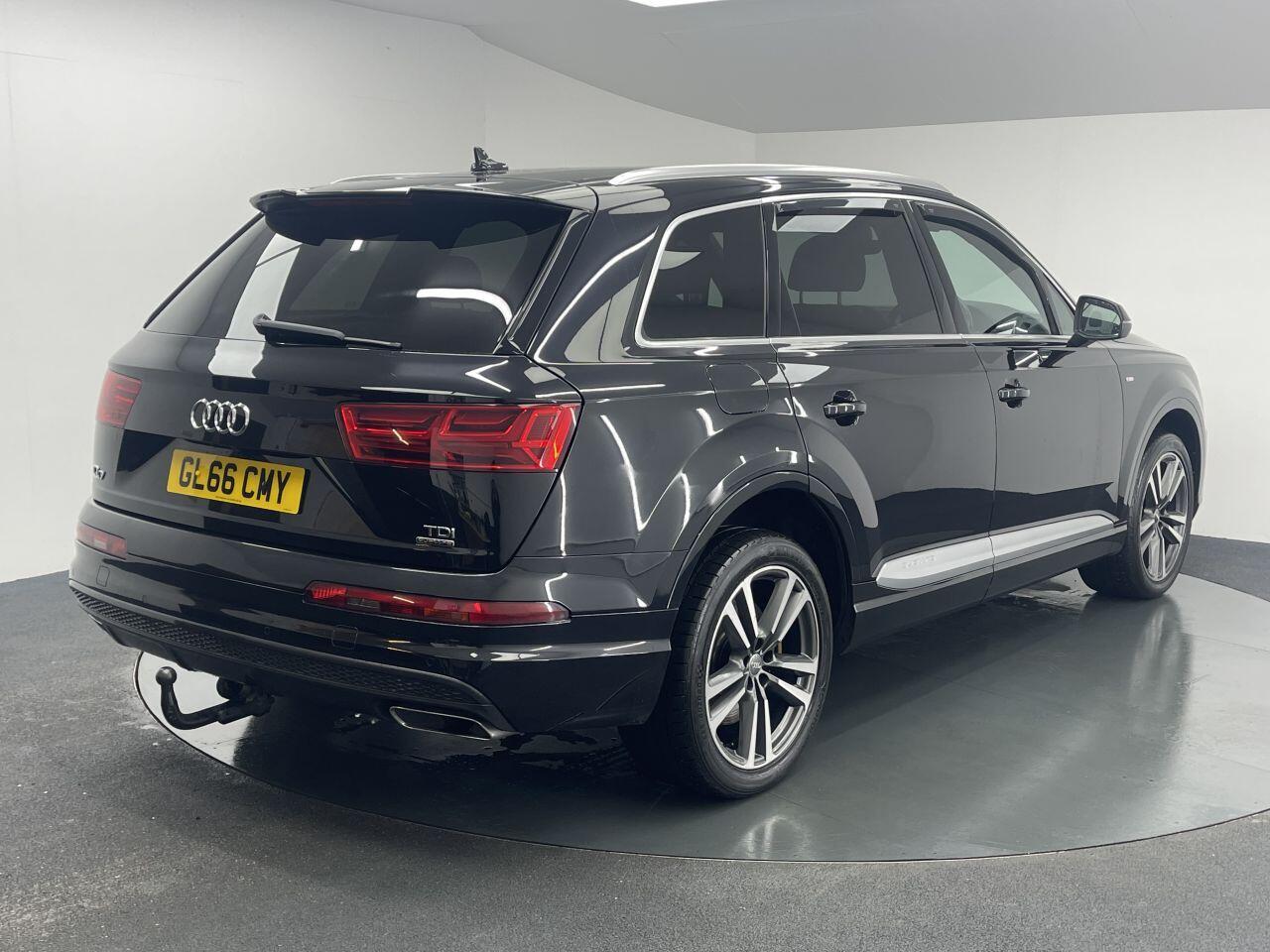 Audi Q7 - Image 11