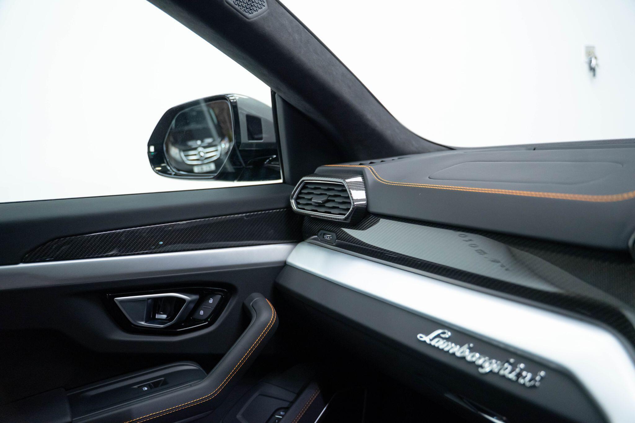 Lamborghini Urus - Image 3