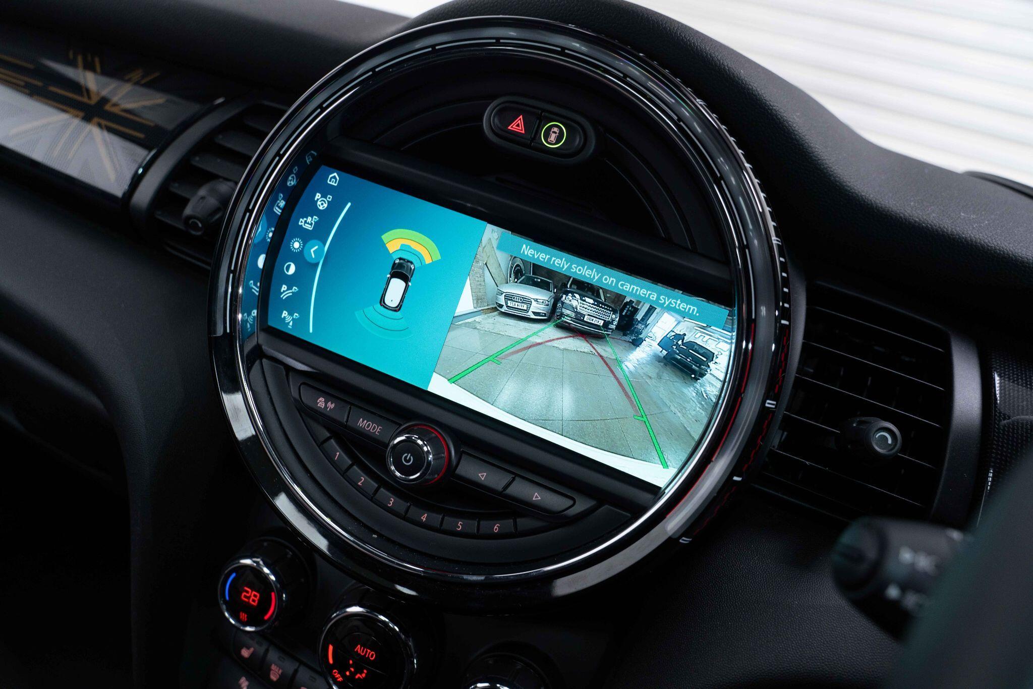 MINI Hatch - Image 31