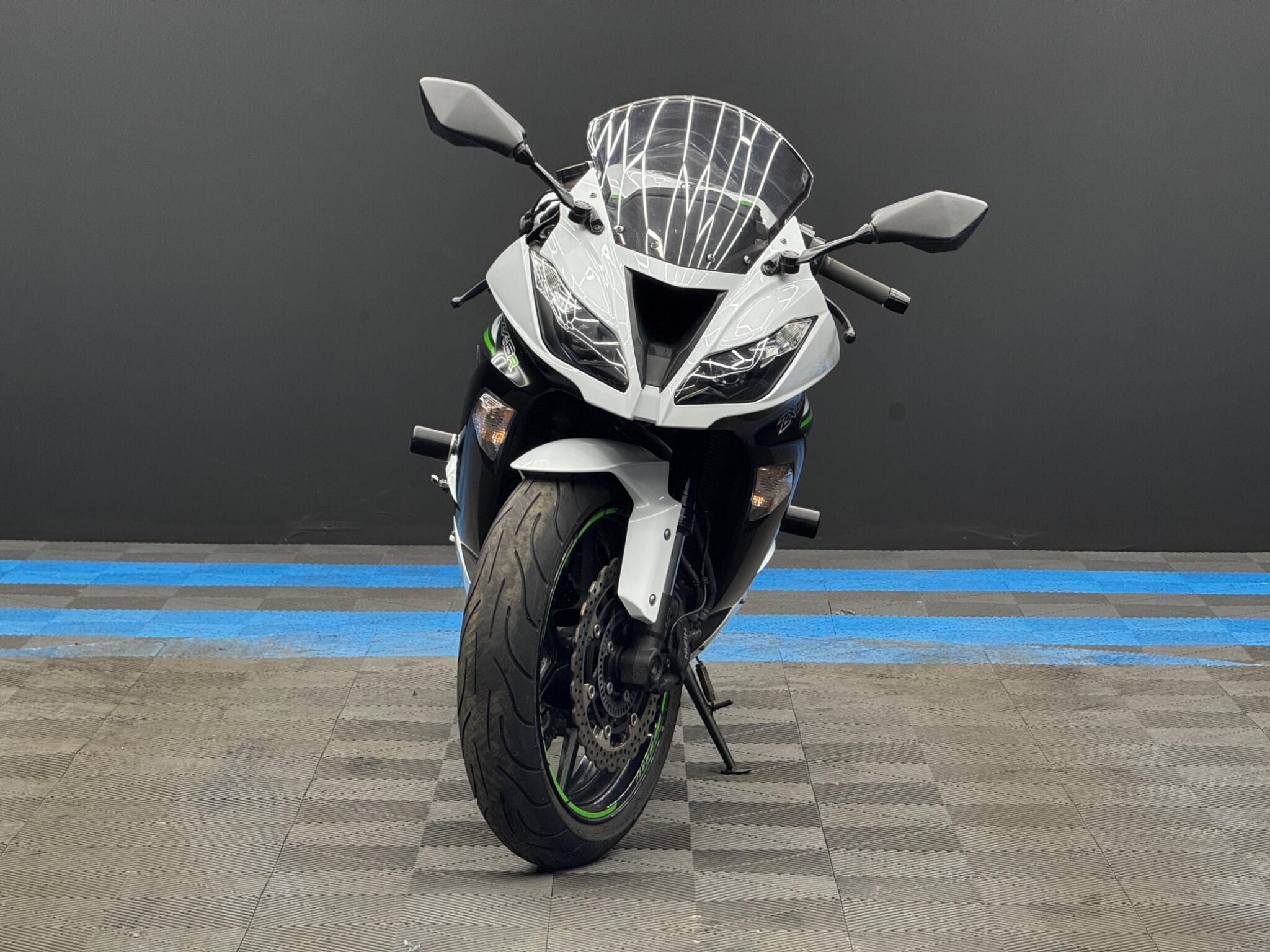 Kawasaki NINJA ZX-6R - Image 2