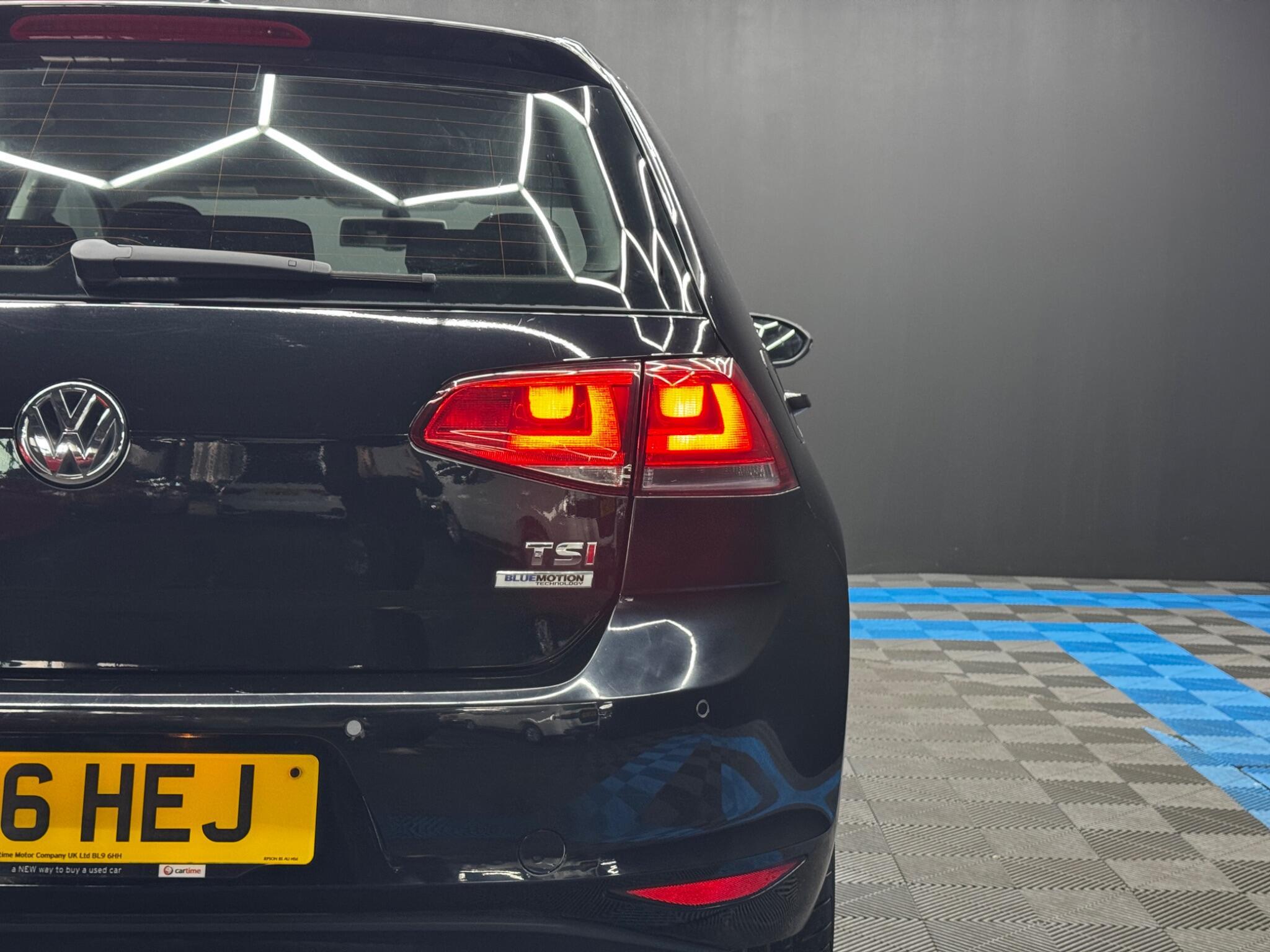 Volkswagen Golf - Image 40