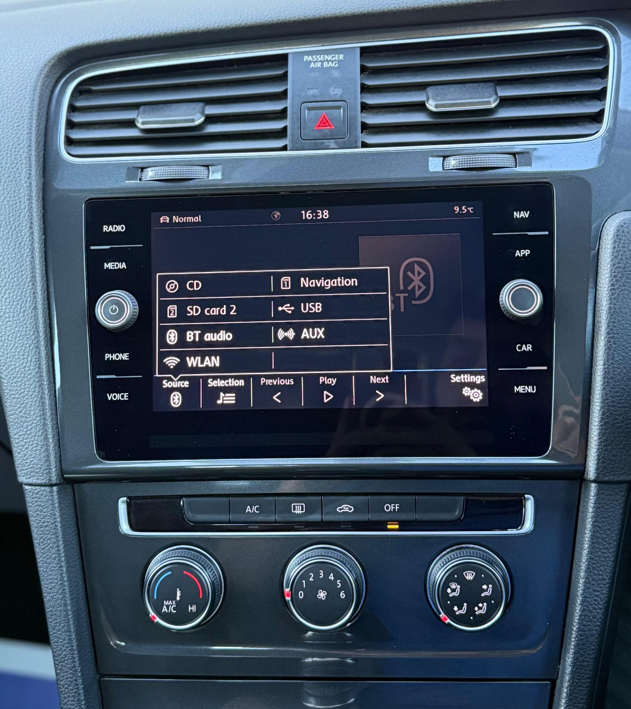 Volkswagen Golf - Image 36