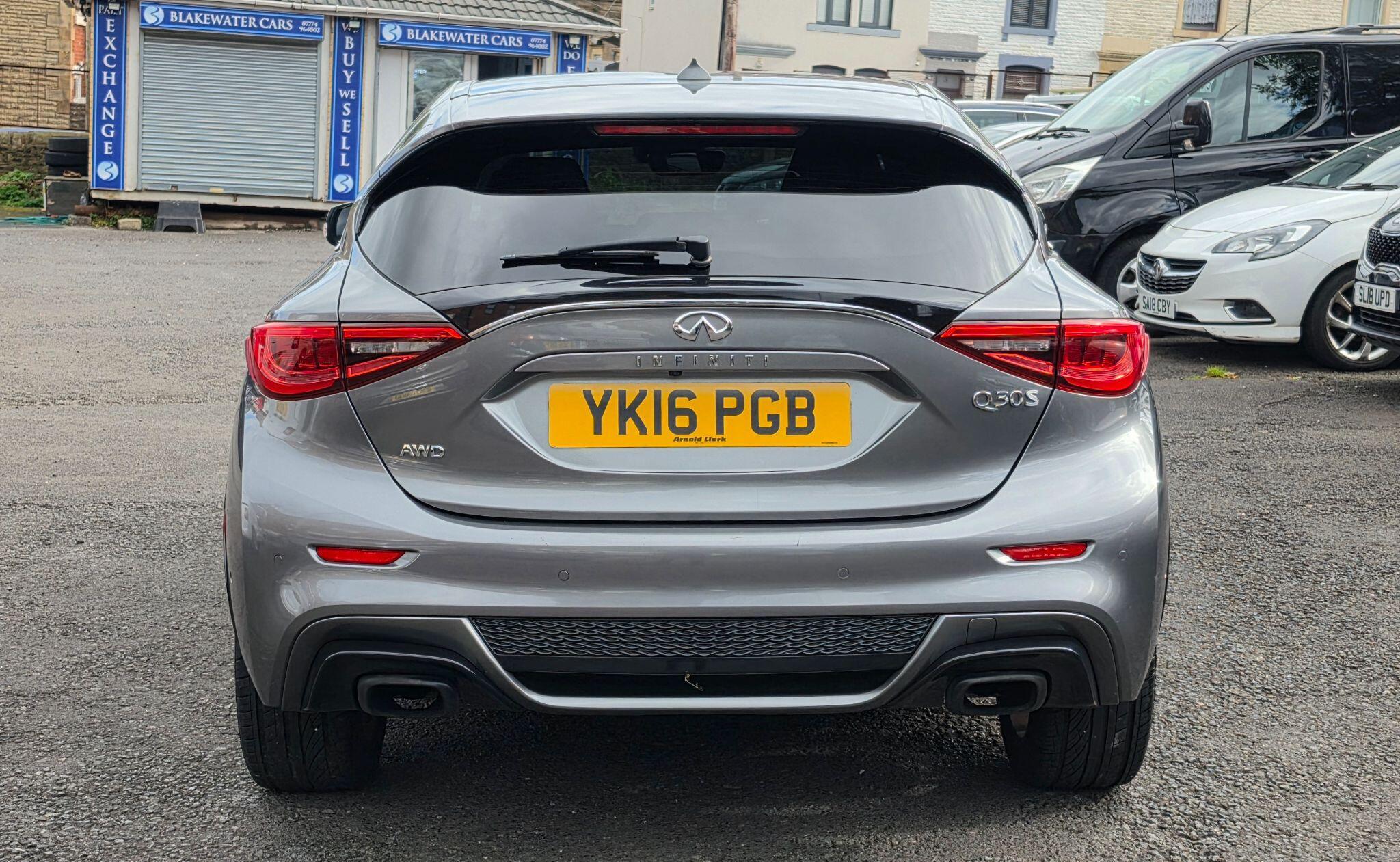 Infiniti Q30 - Image 6