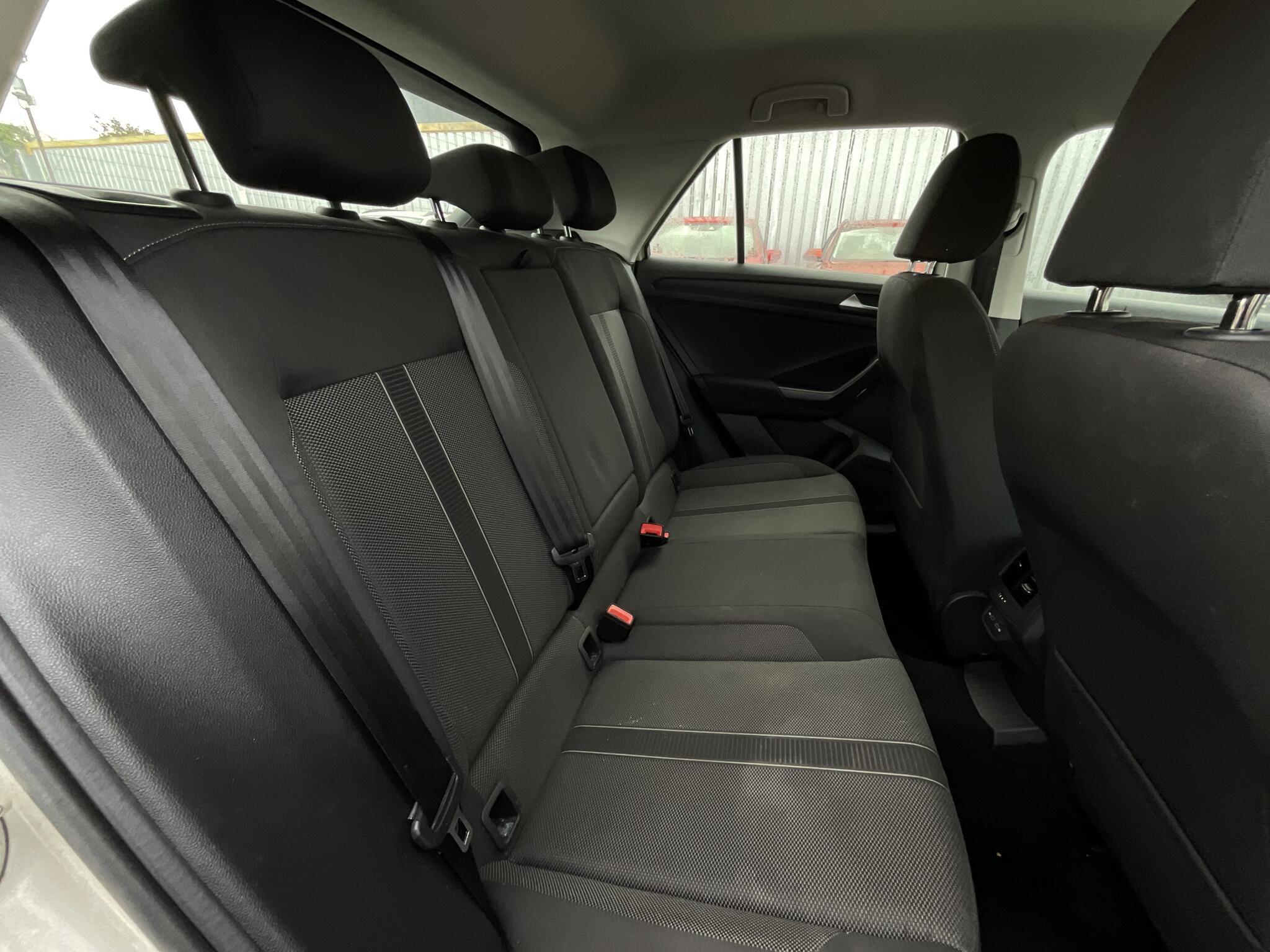 Volkswagen T-Roc - Image 11