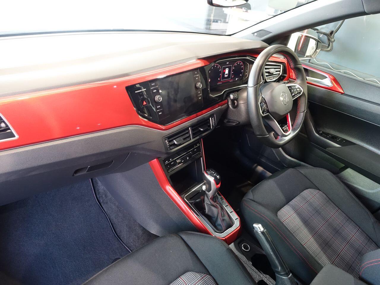 Volkswagen Polo - Image 11