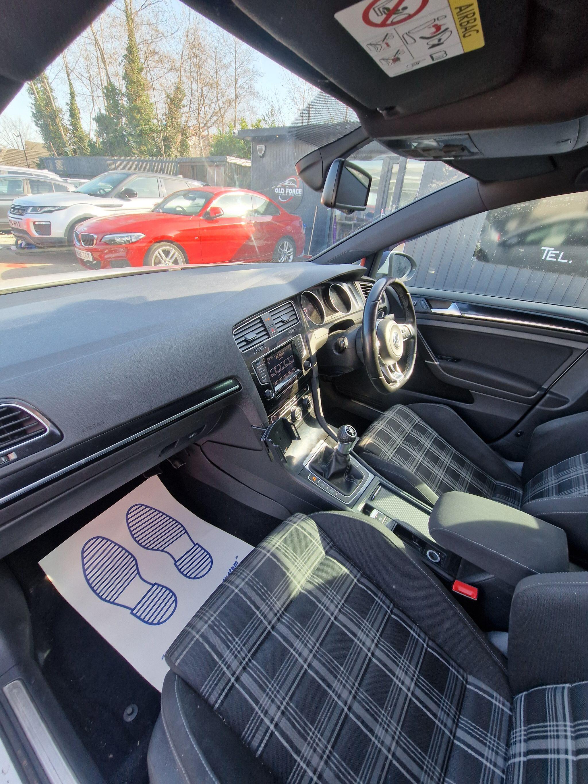 Volkswagen Golf - Image 51