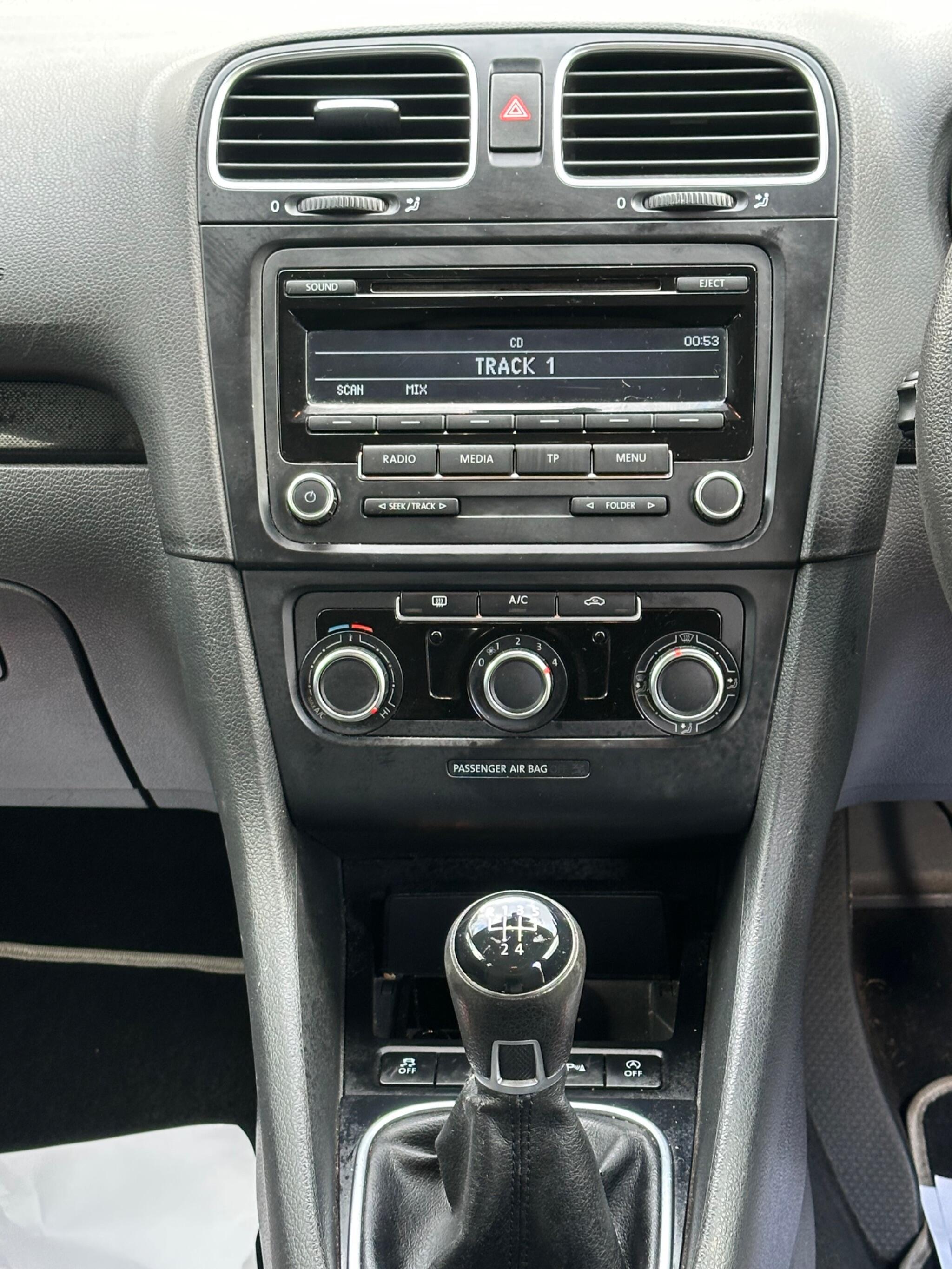 Volkswagen Golf - Image 32