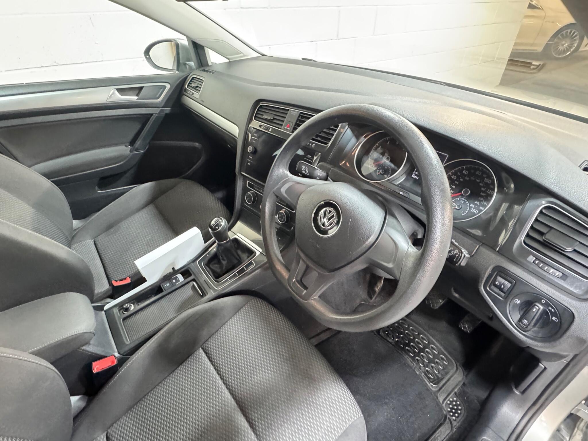 Volkswagen Golf - Image 9