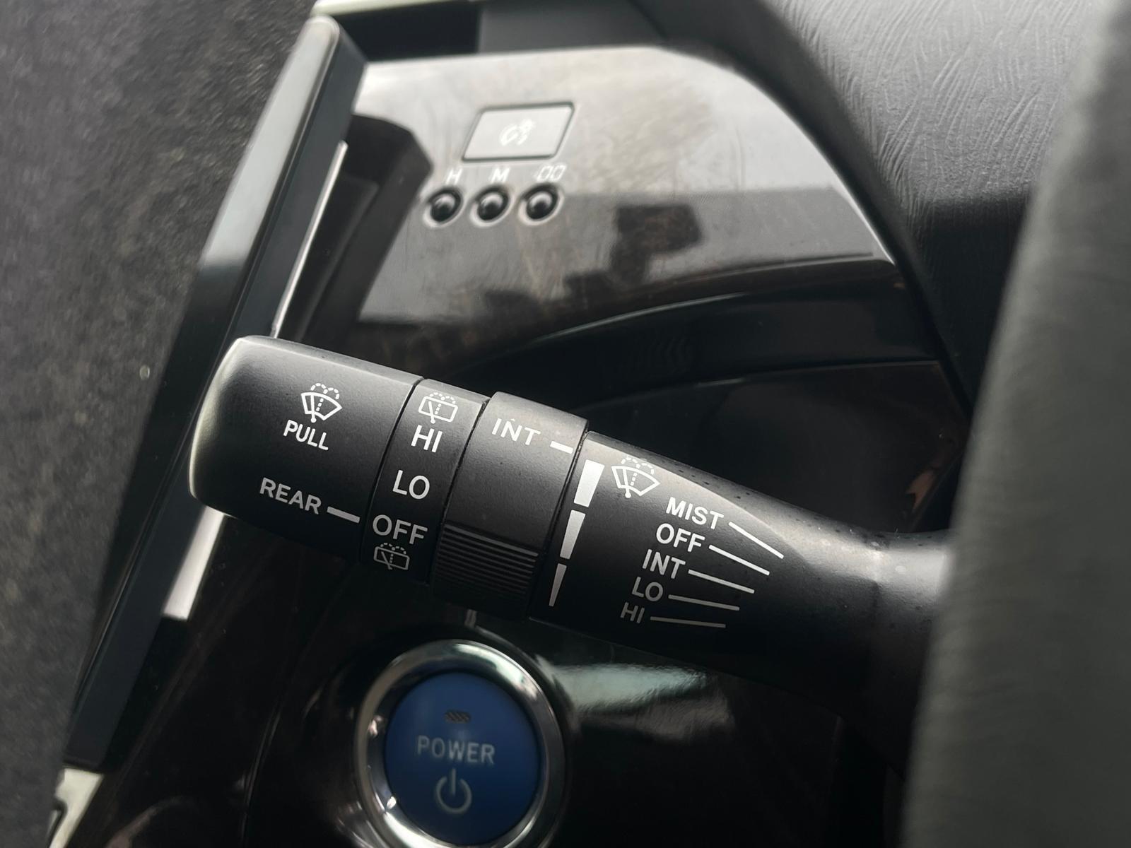 Toyota Prius - Image 17